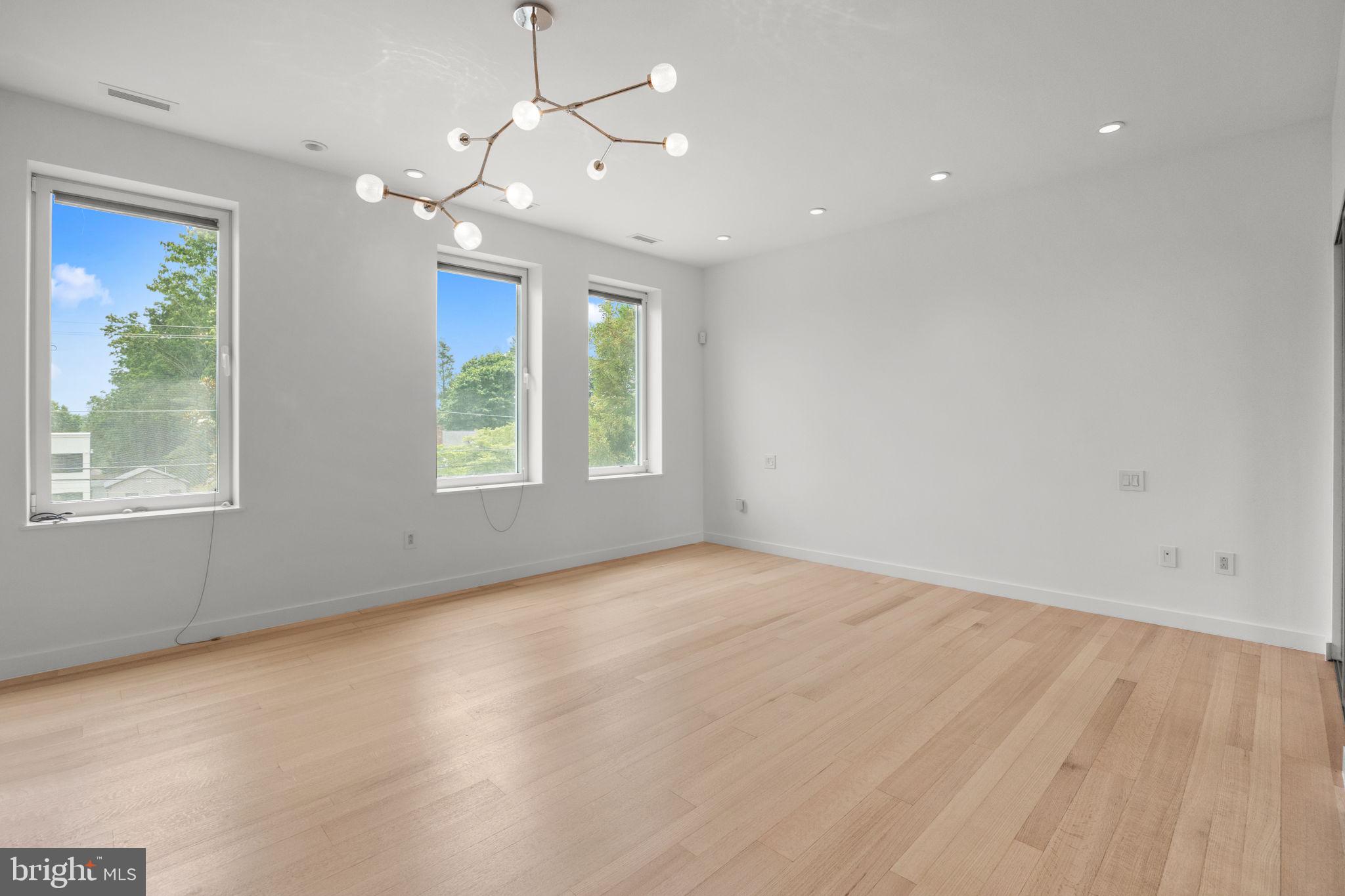 HUNTINGDON VALLEY - Residential