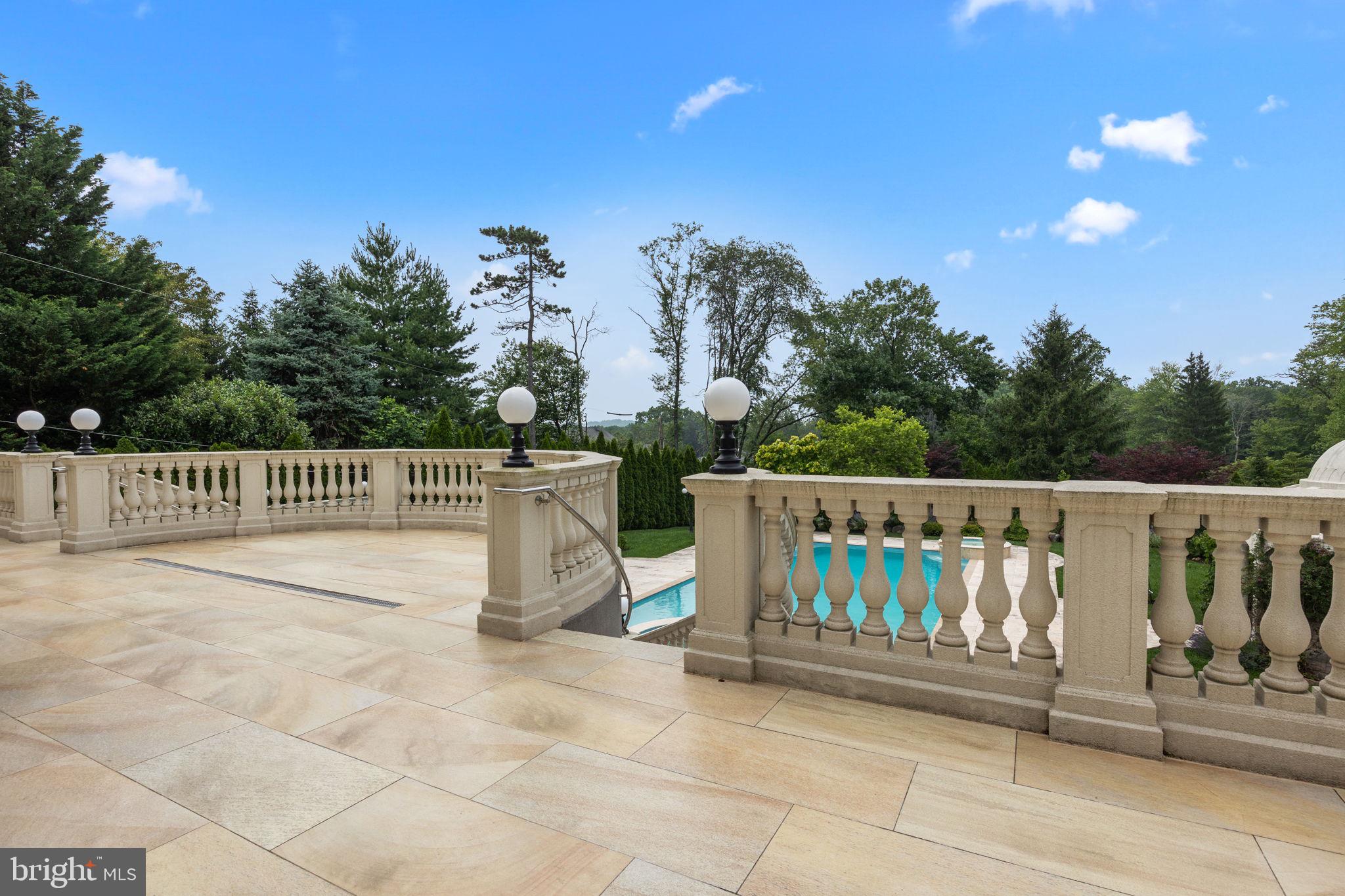 HUNTINGDON VALLEY - Residential