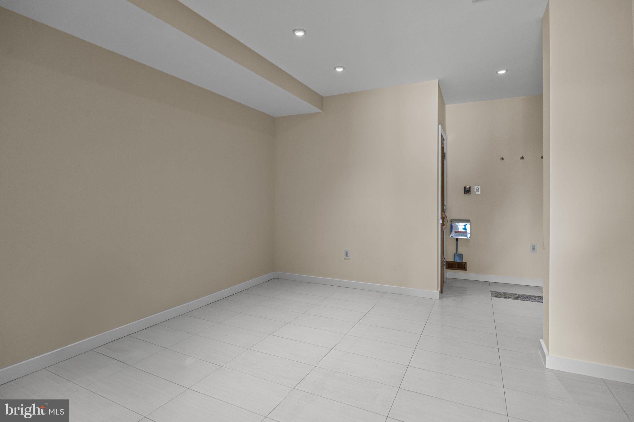 HUNTINGDON VALLEY - Residential