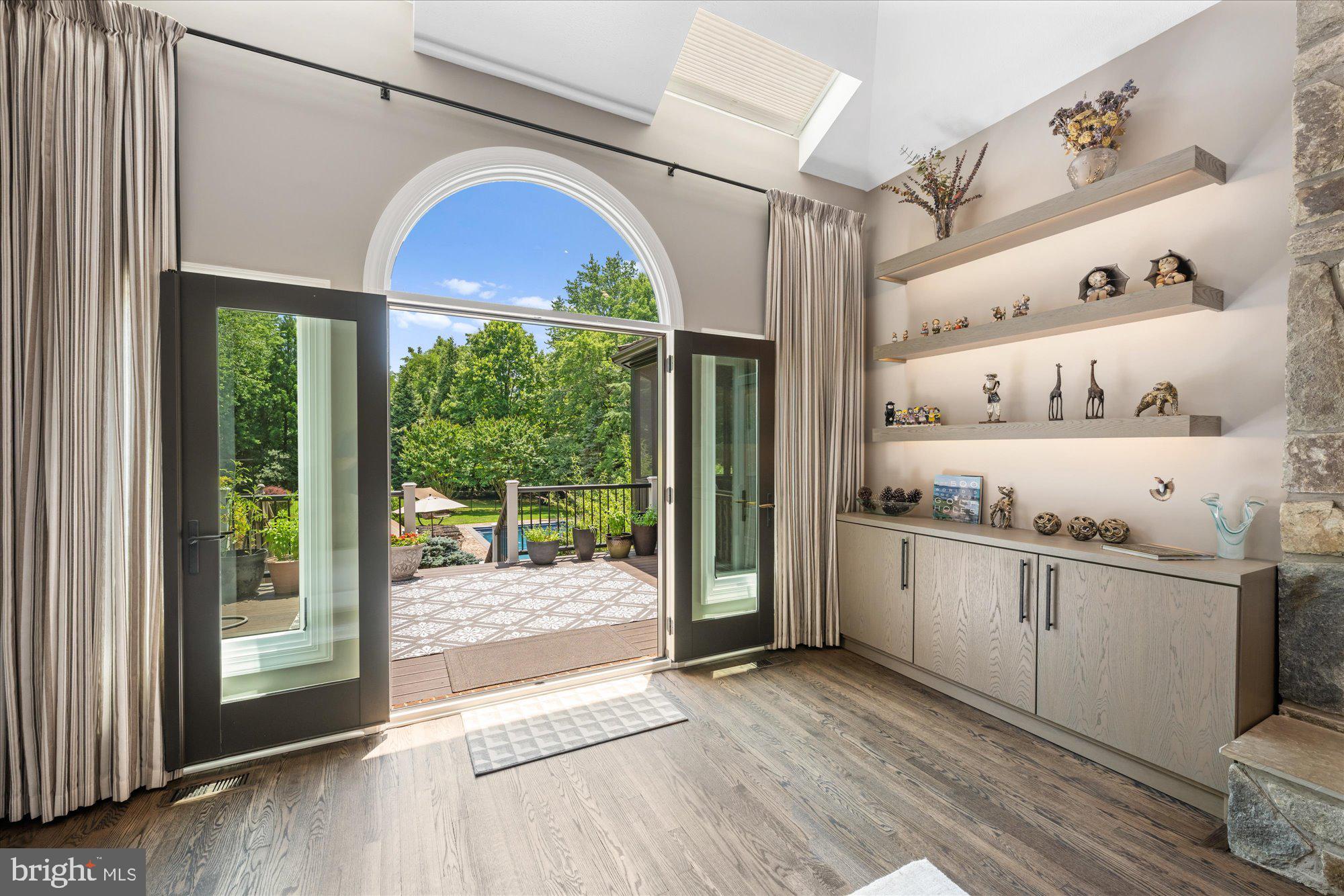 POTOMAC VILLAGE - Residential