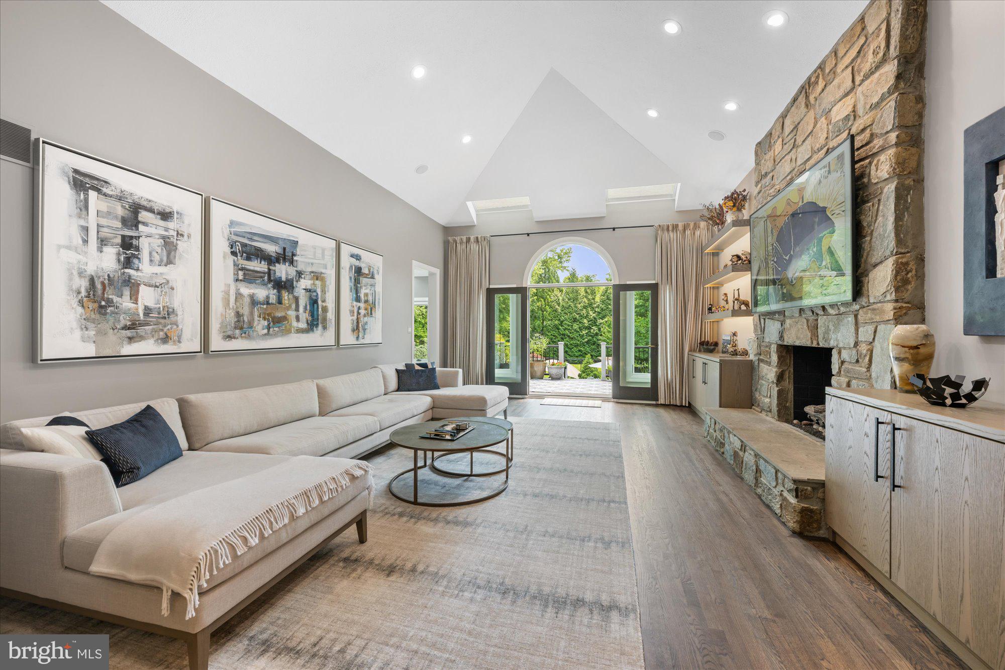 POTOMAC VILLAGE - Residential