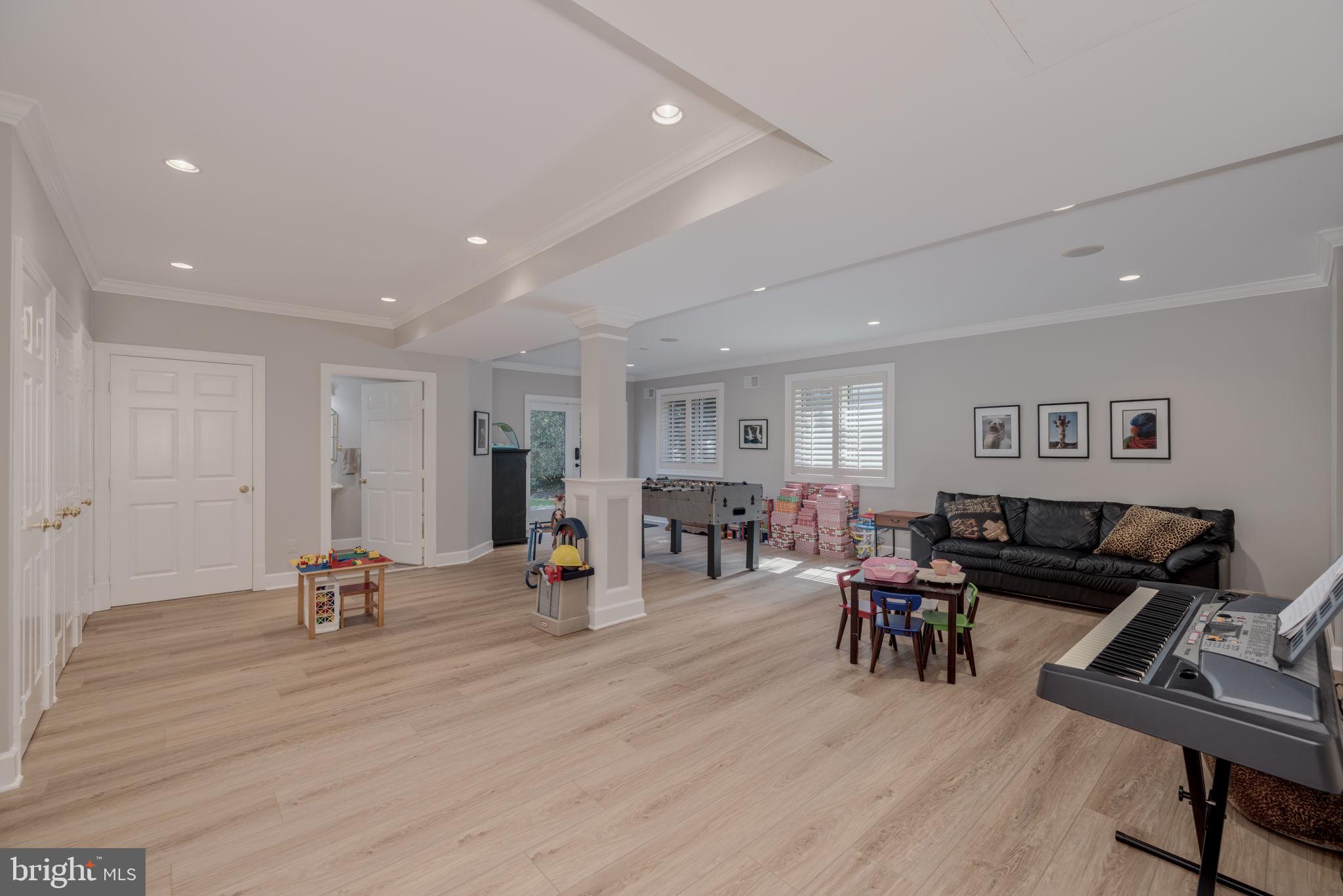 POTOMAC VILLAGE - Residential