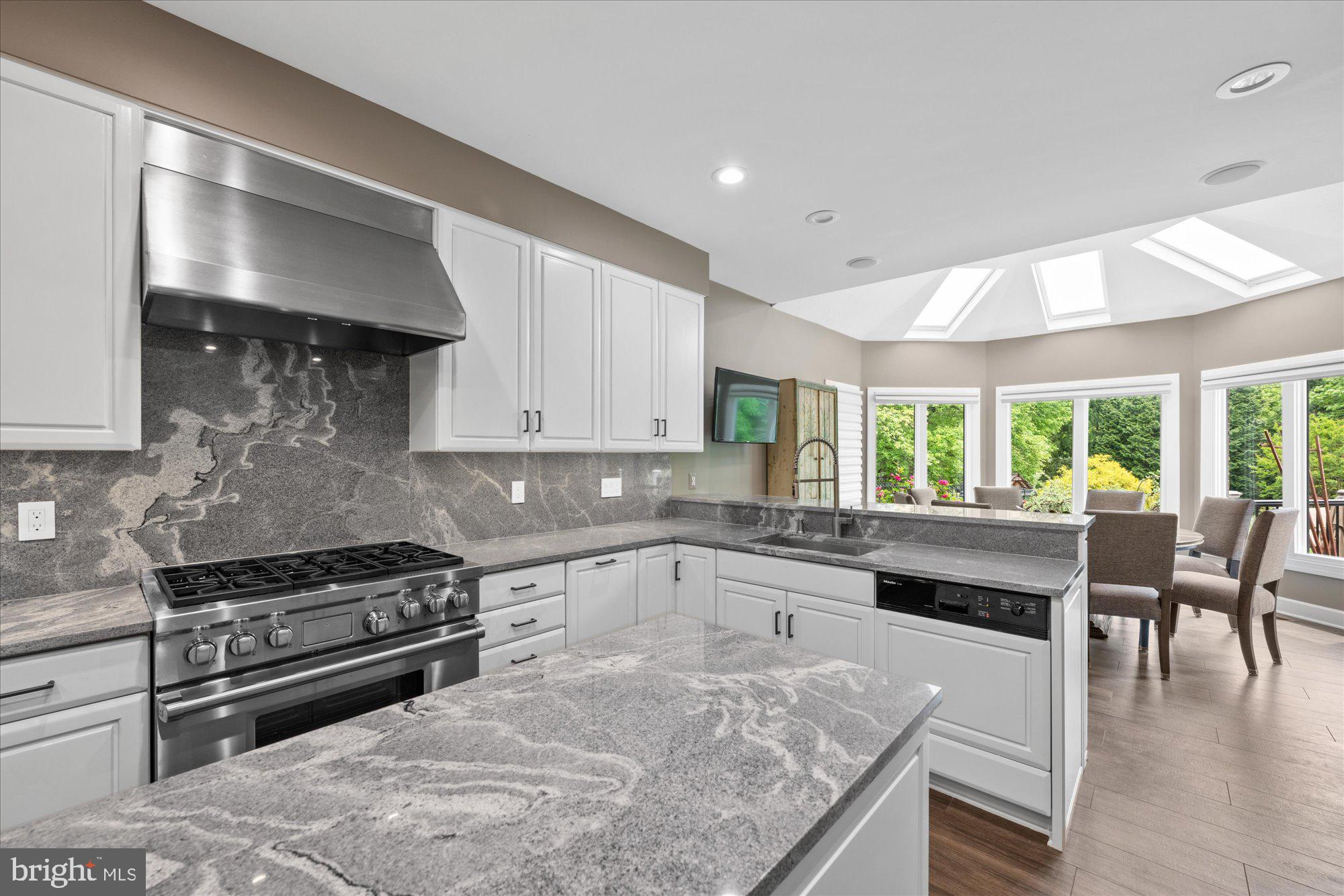 POTOMAC VILLAGE - Residential