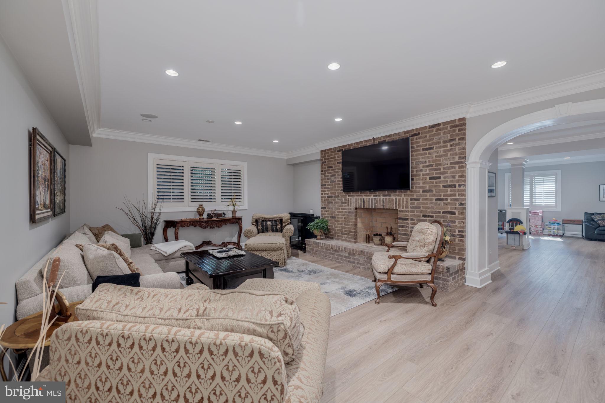 POTOMAC VILLAGE - Residential