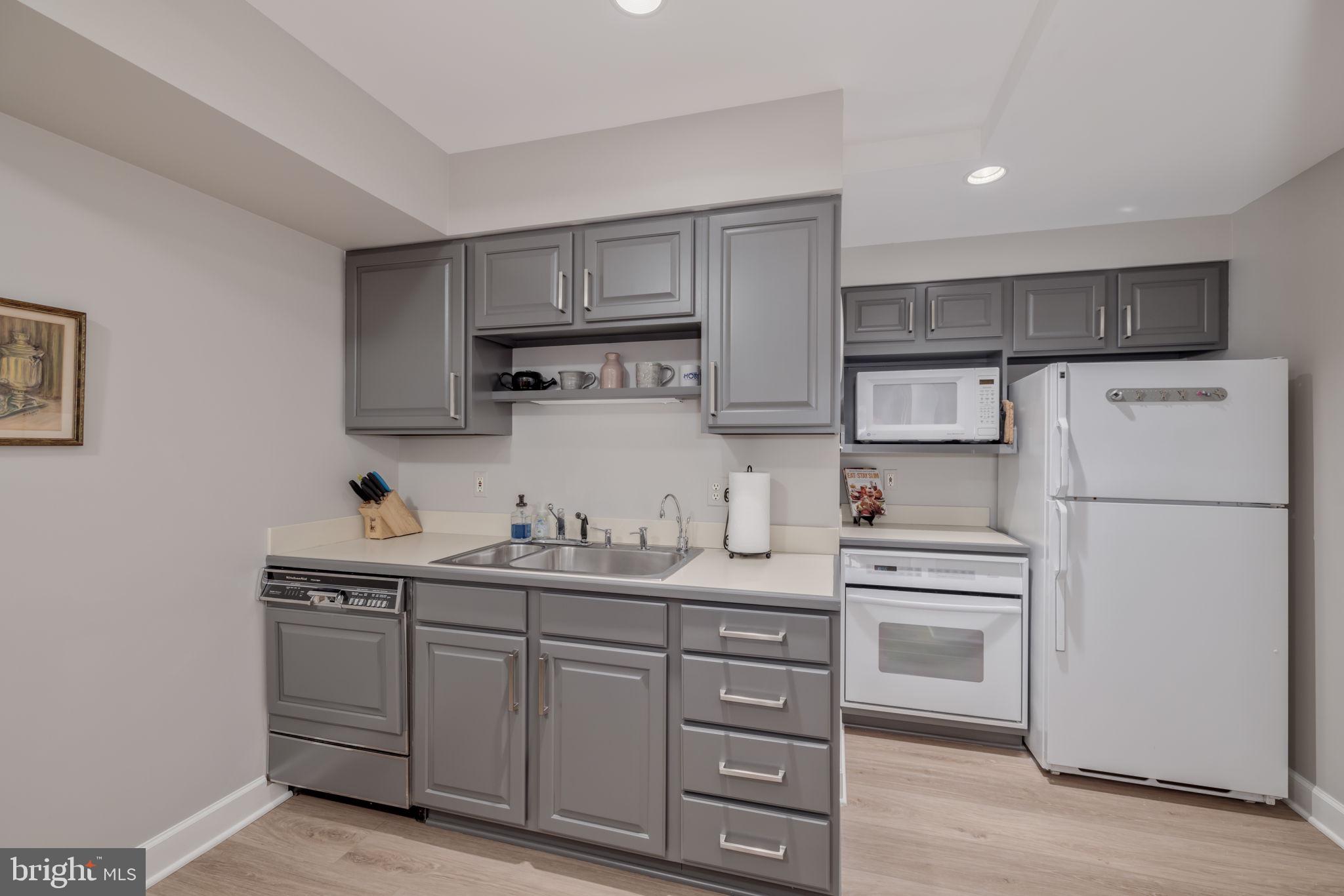 POTOMAC VILLAGE - Residential