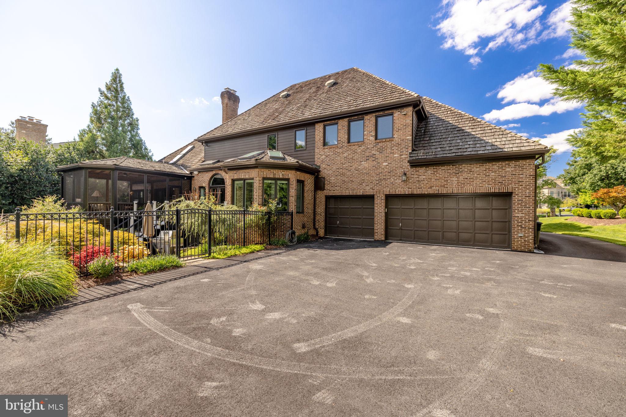 POTOMAC VILLAGE - Residential