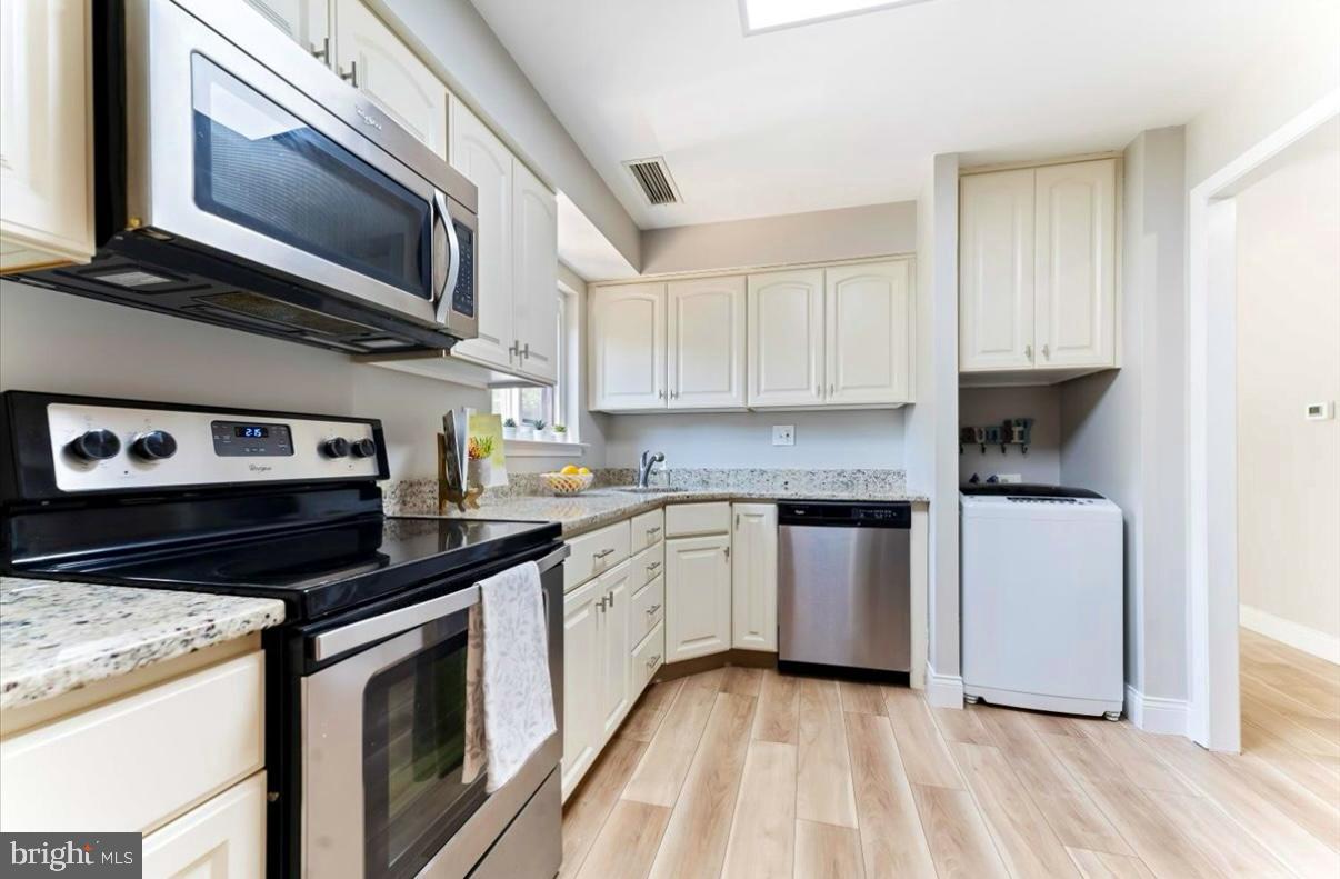 1750 OAKWOOD TERRACE 16C
