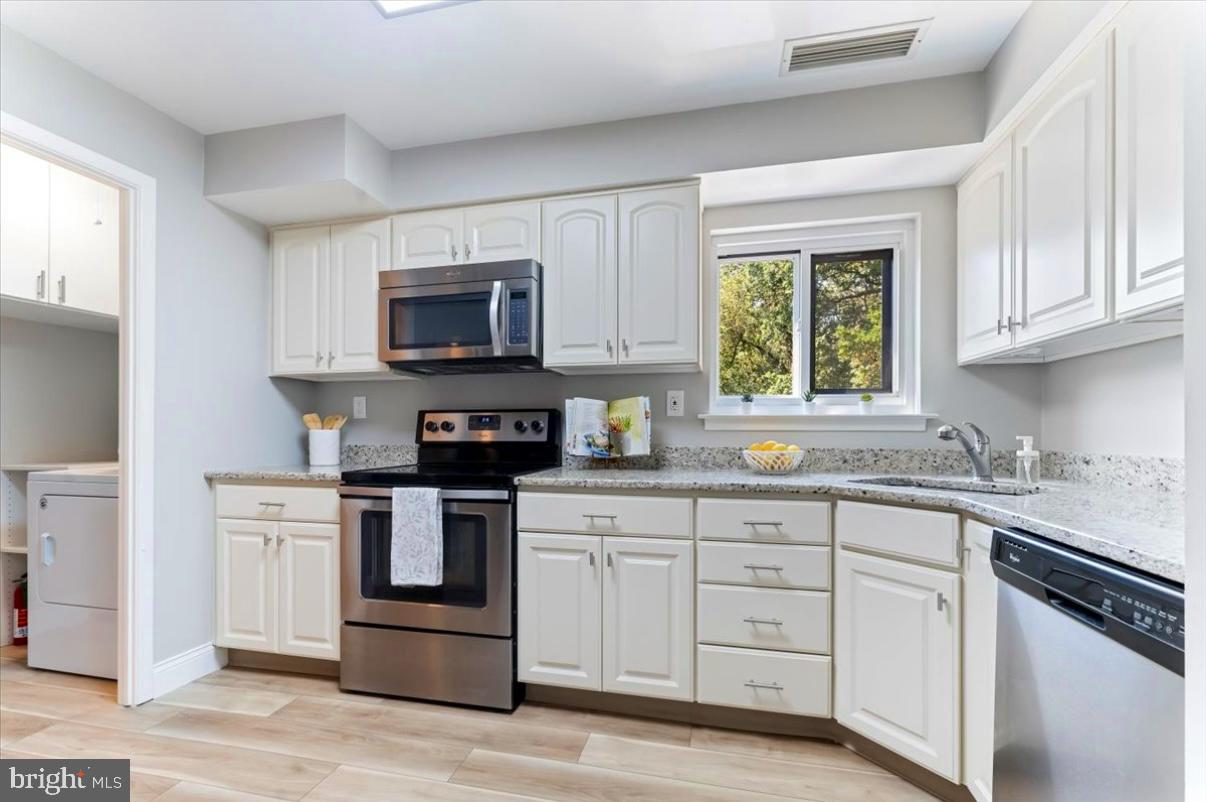 1750 OAKWOOD TERRACE 16C