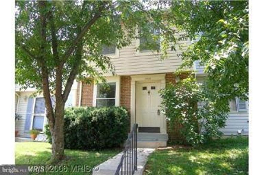 Cozy 2BR, 2.5 bath townhouse in Gunners Lake community, roomy 3 levels include finished basement, ready for you to create your own entertainment area.  Enjoy your oasis in the middle of the city, mature trees and lake to enjoy year round.  Walking/Jogging path and outdoor areas. Close to schools, shopping and rt 270 and railway for commuters.  Ready for you to entertain family and friends.