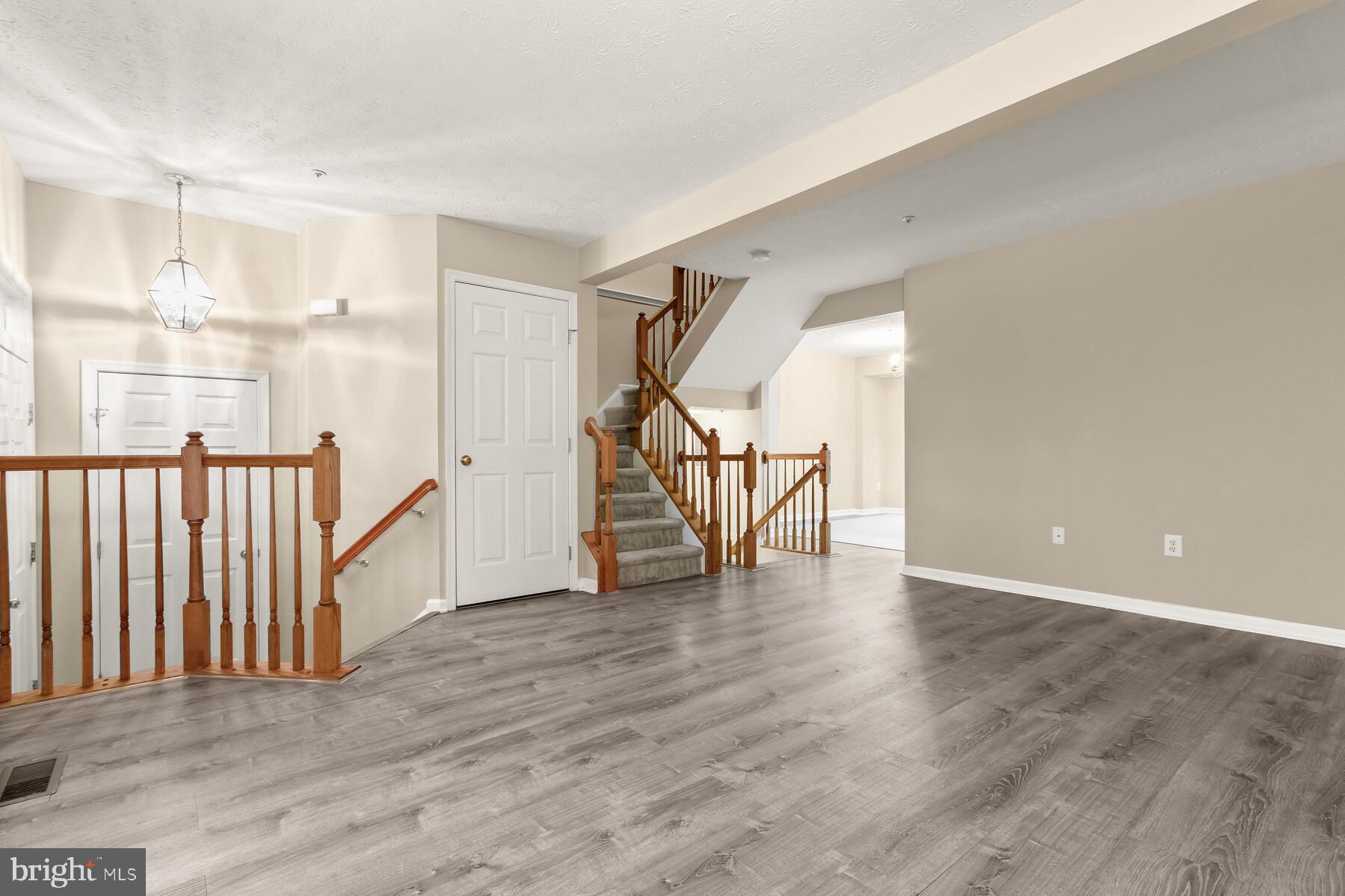 RUSSETT - Residential