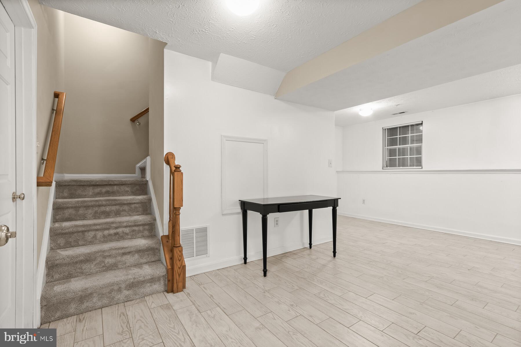 RUSSETT - Residential