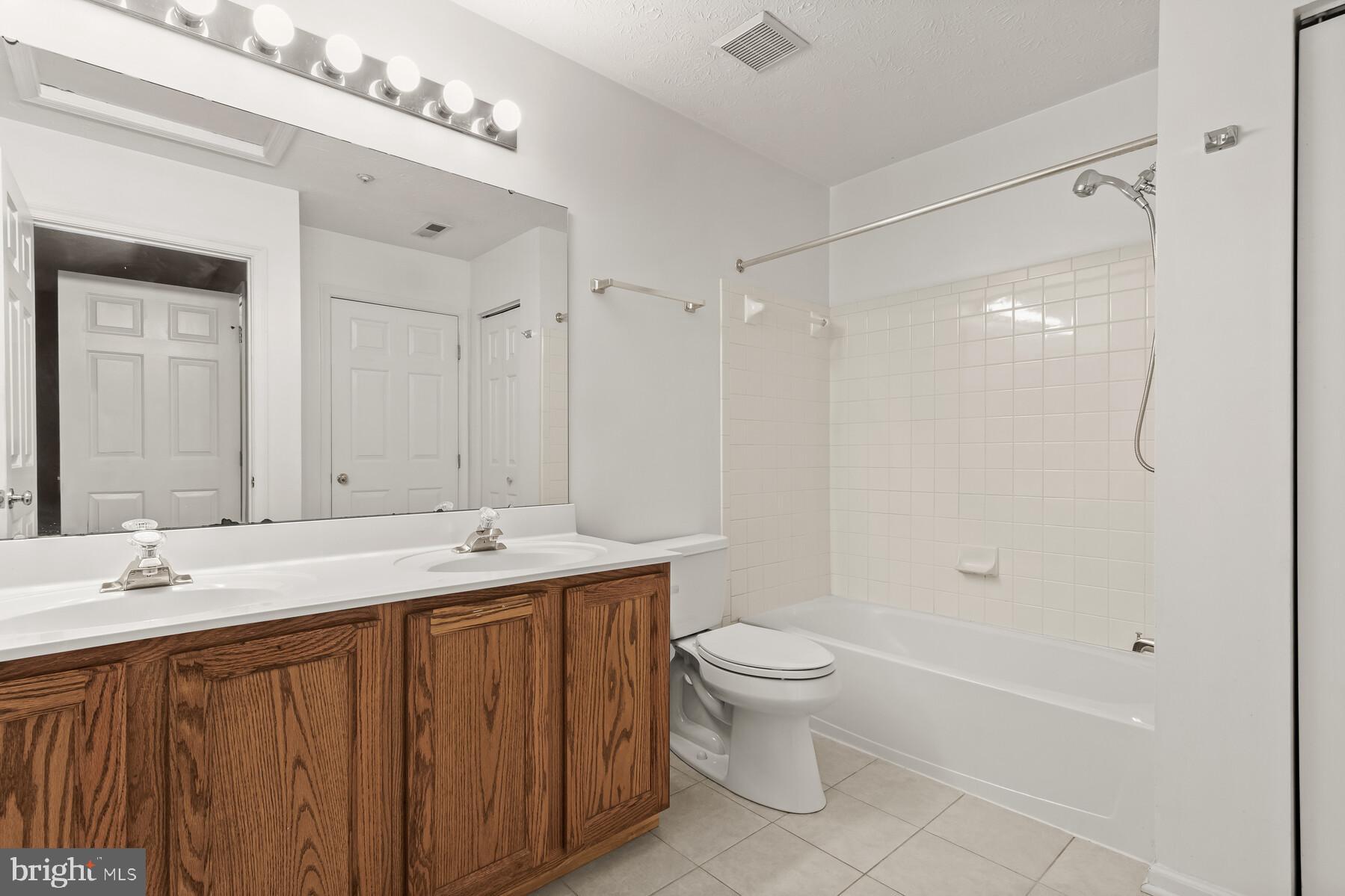 RUSSETT - Residential