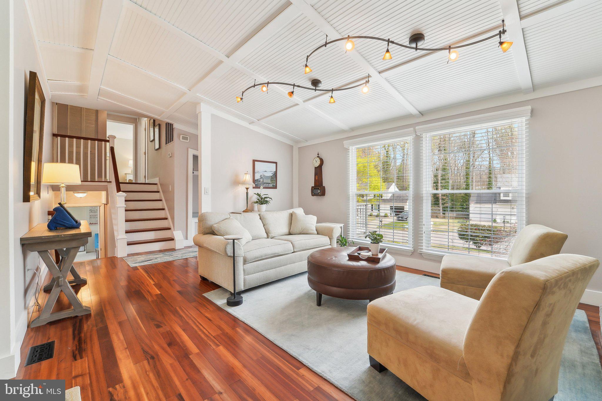 BAY HILLS - Residential