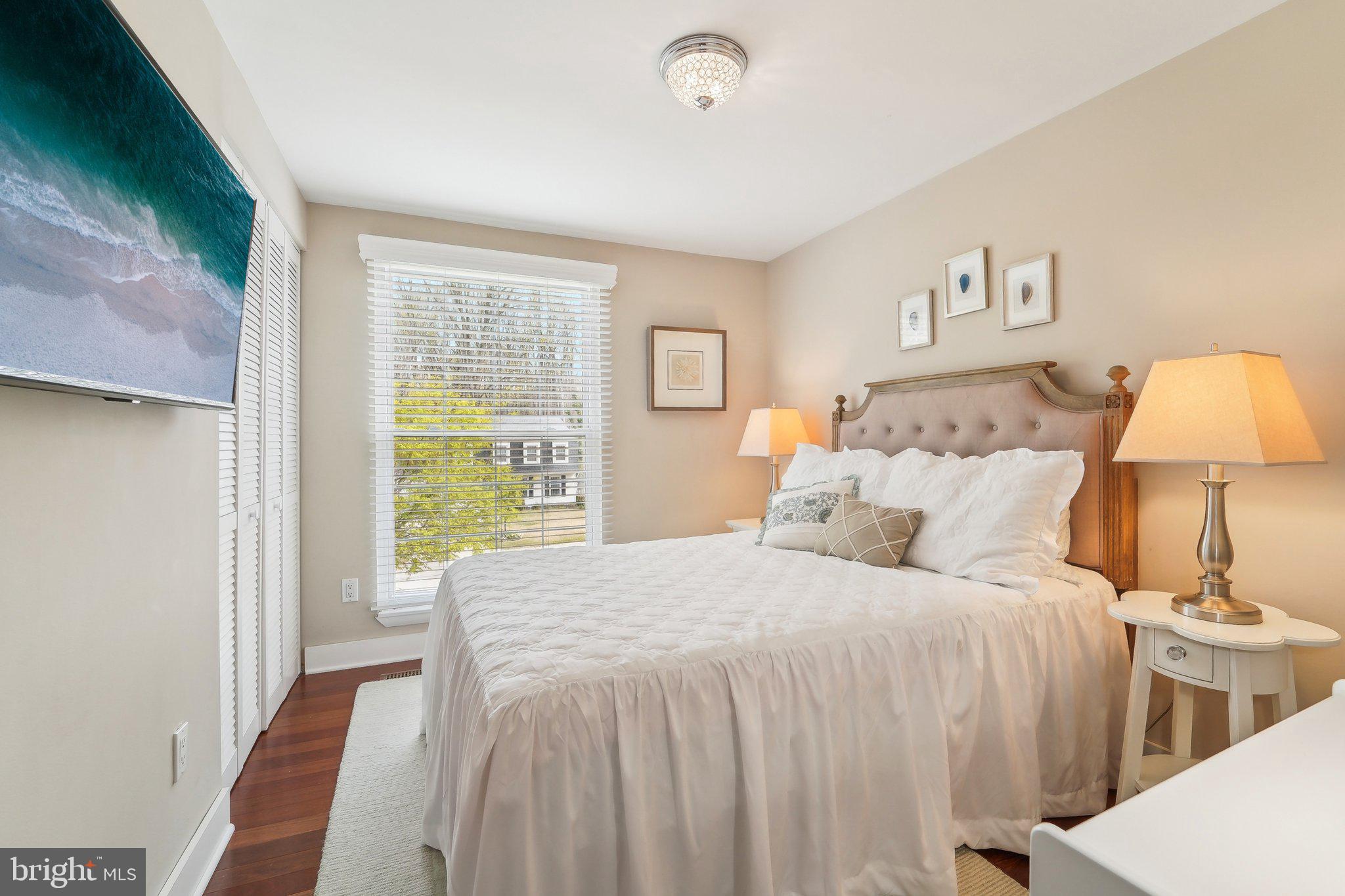 BAY HILLS - Residential