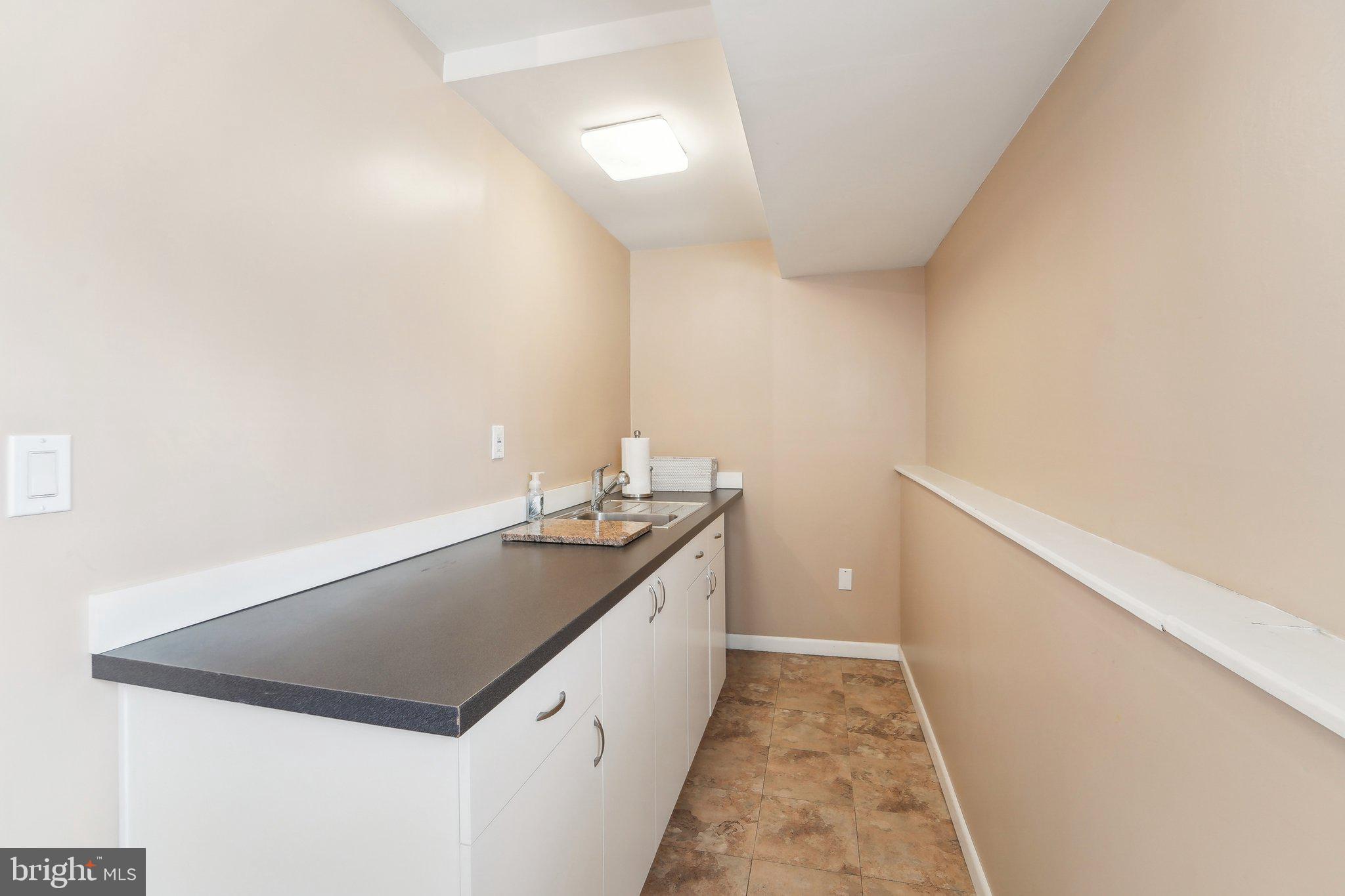 BAY HILLS - Residential