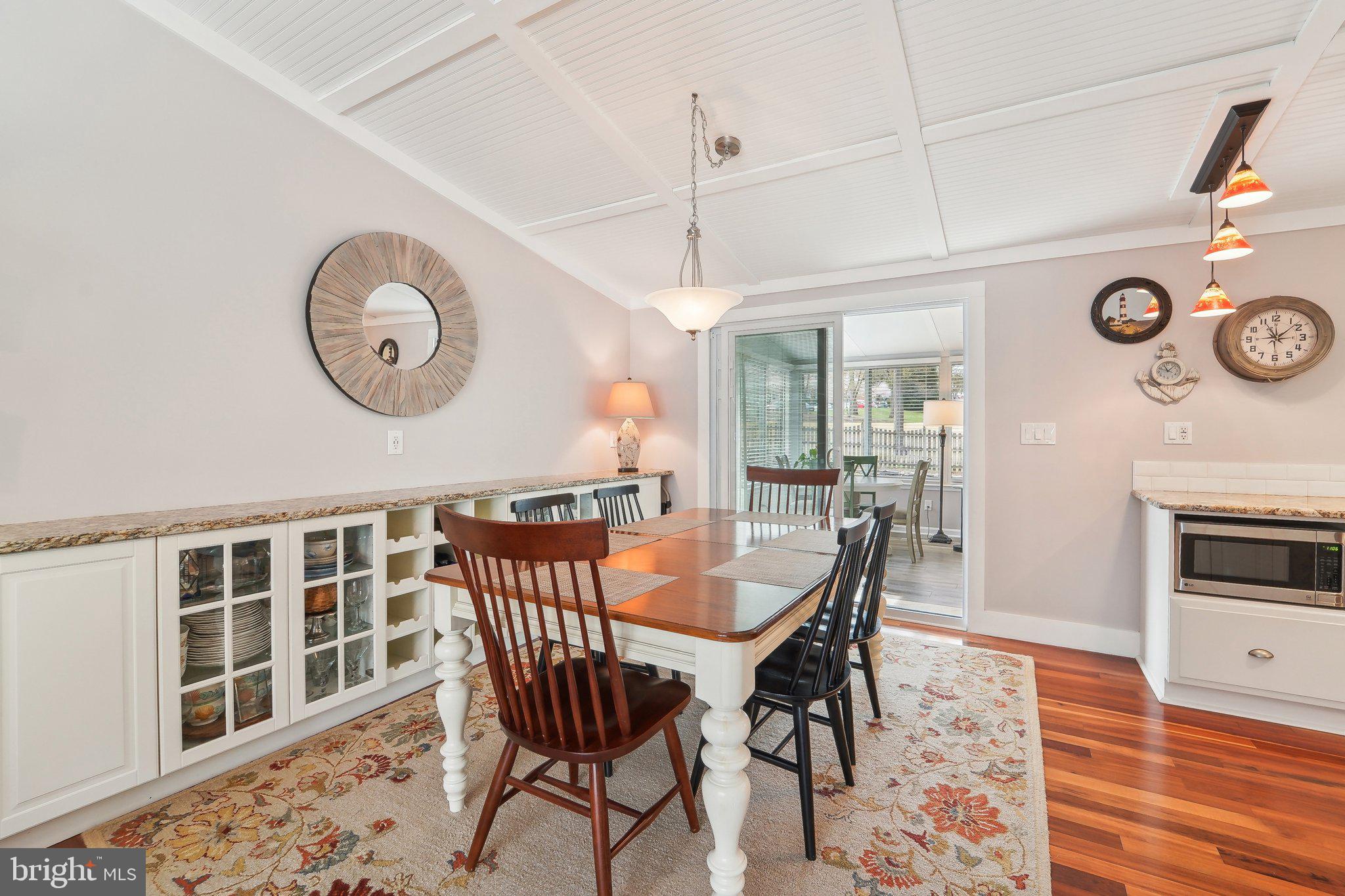 BAY HILLS - Residential