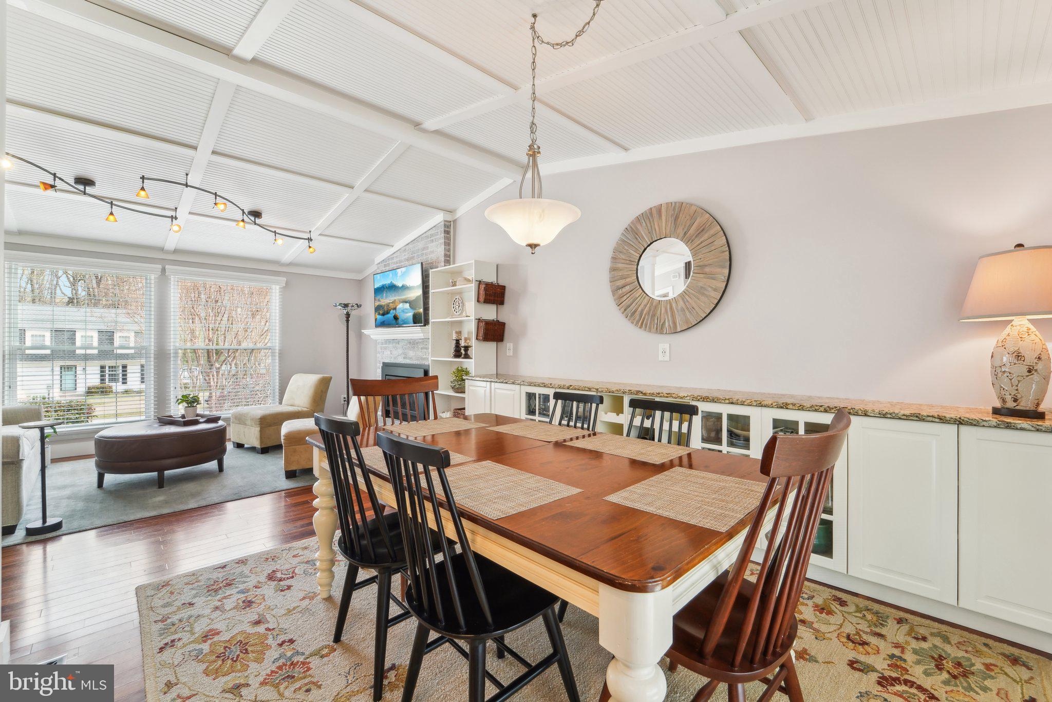 BAY HILLS - Residential