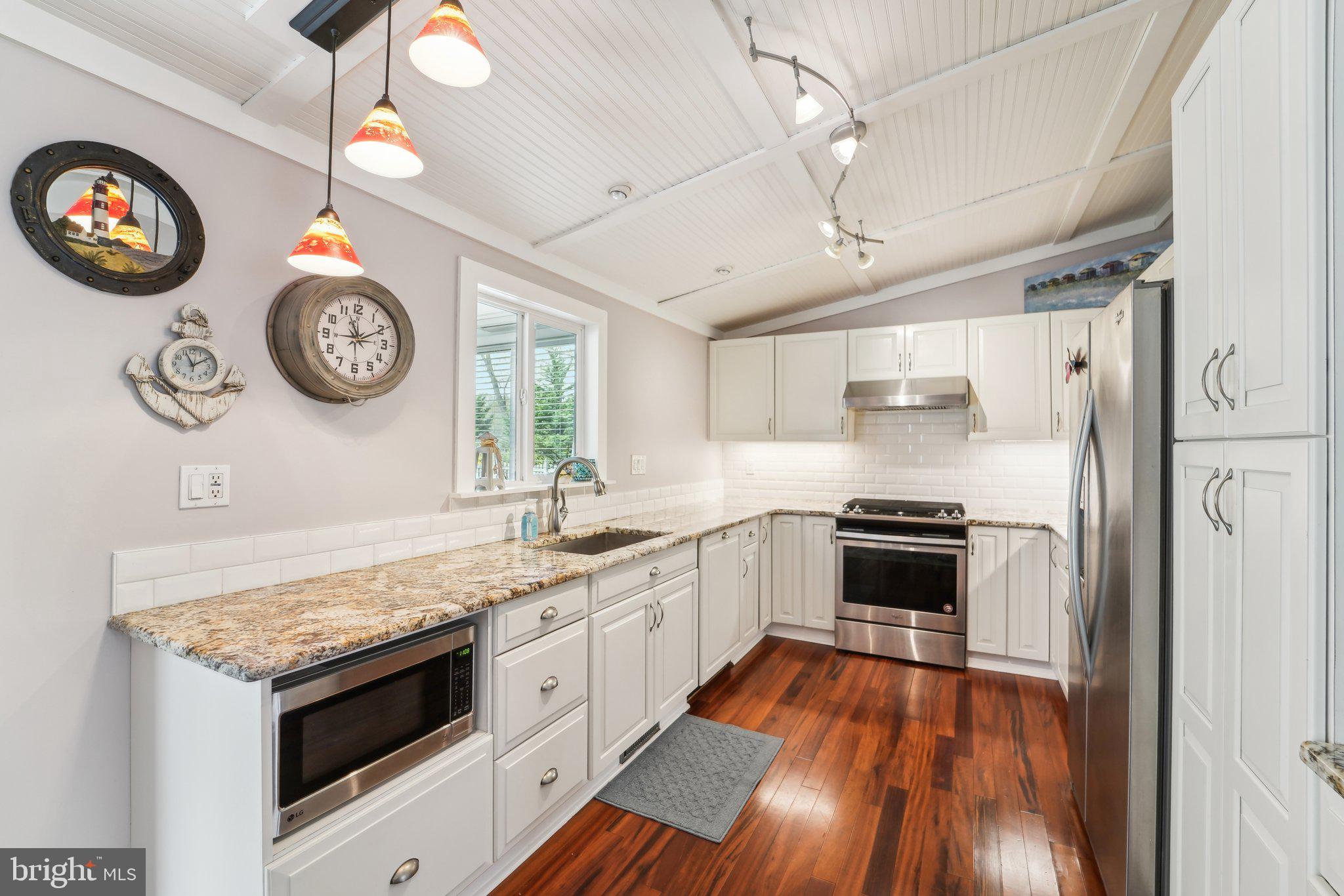 BAY HILLS - Residential