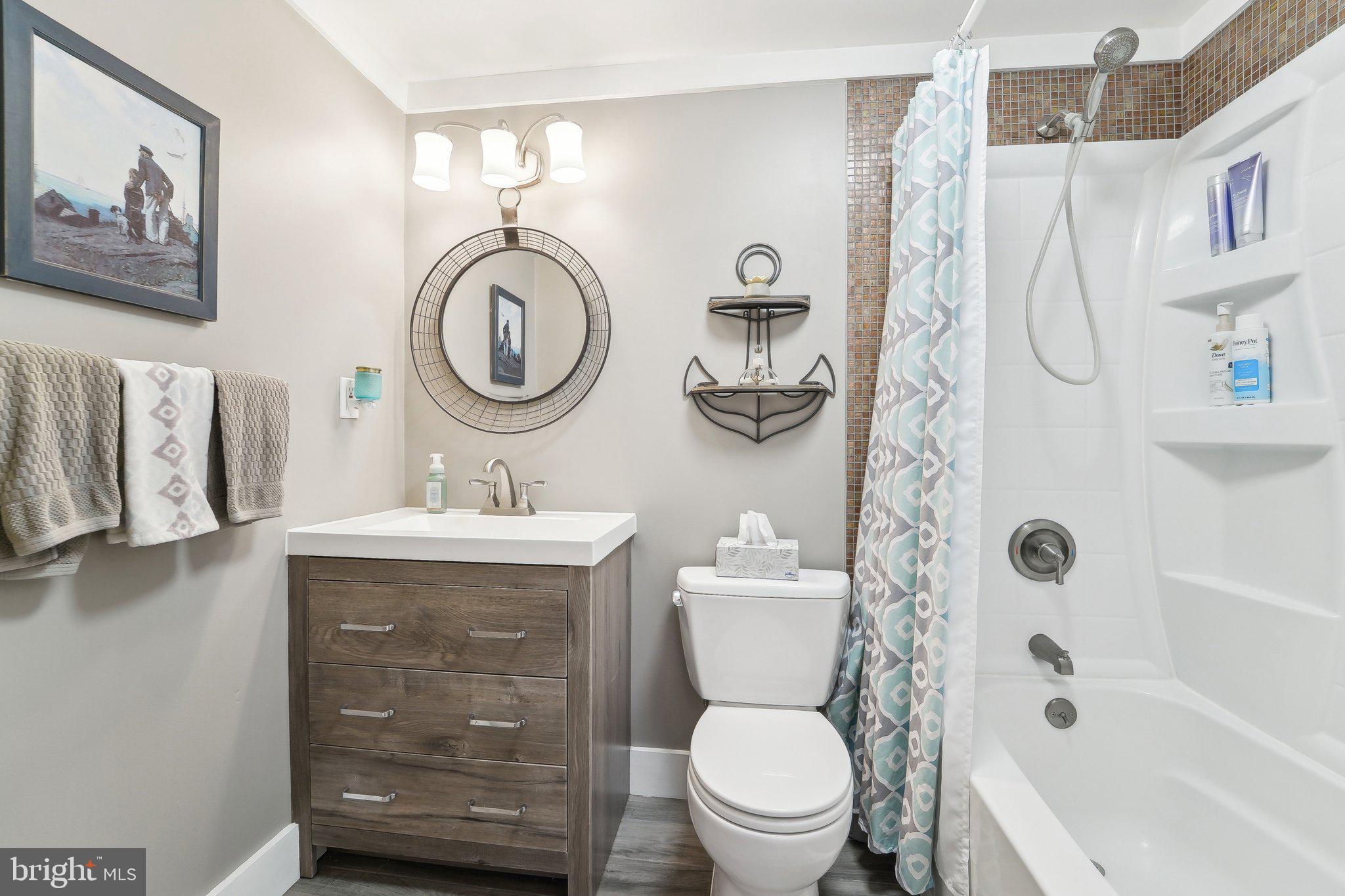 BAY HILLS - Residential