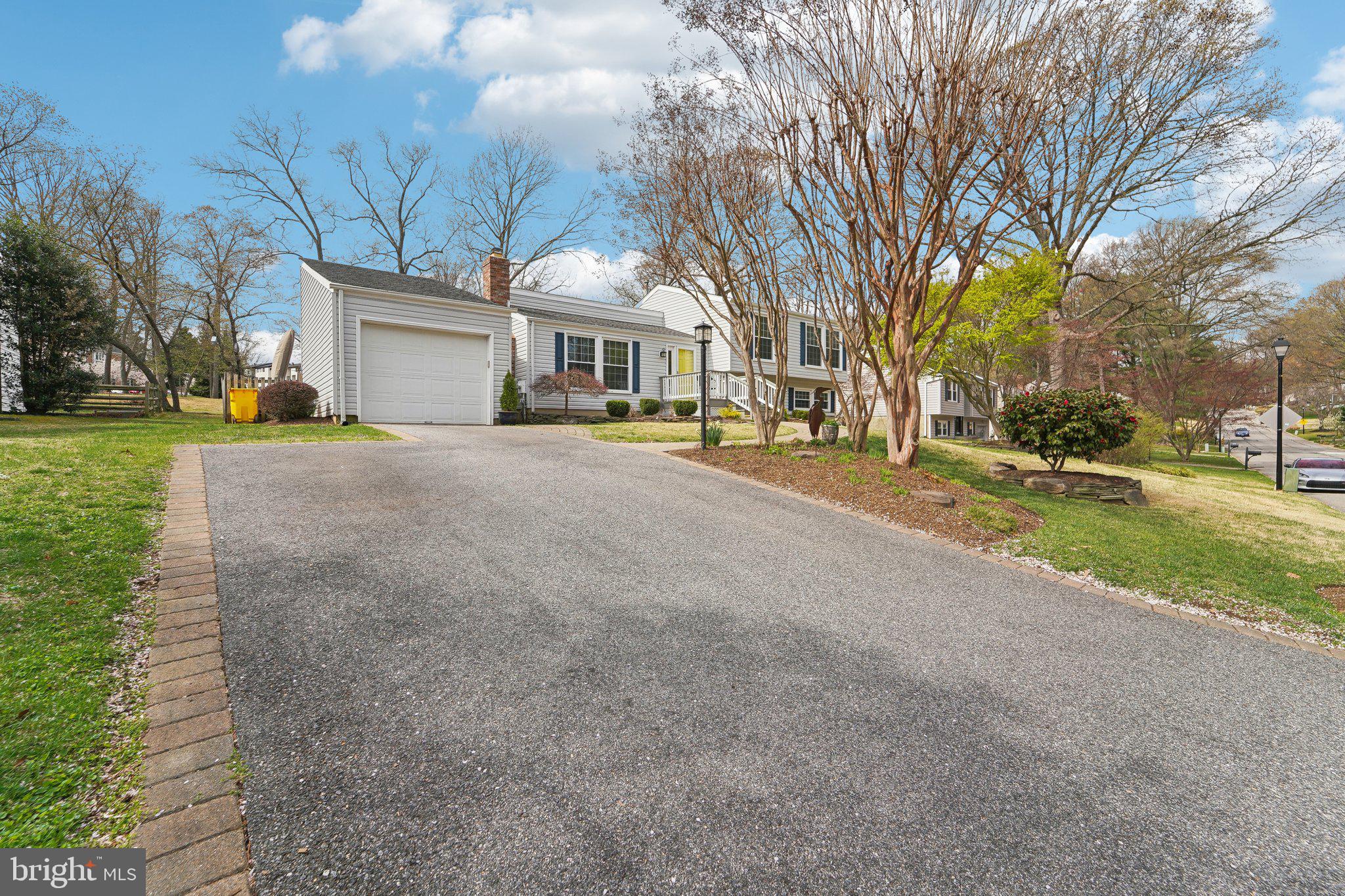 BAY HILLS - Residential