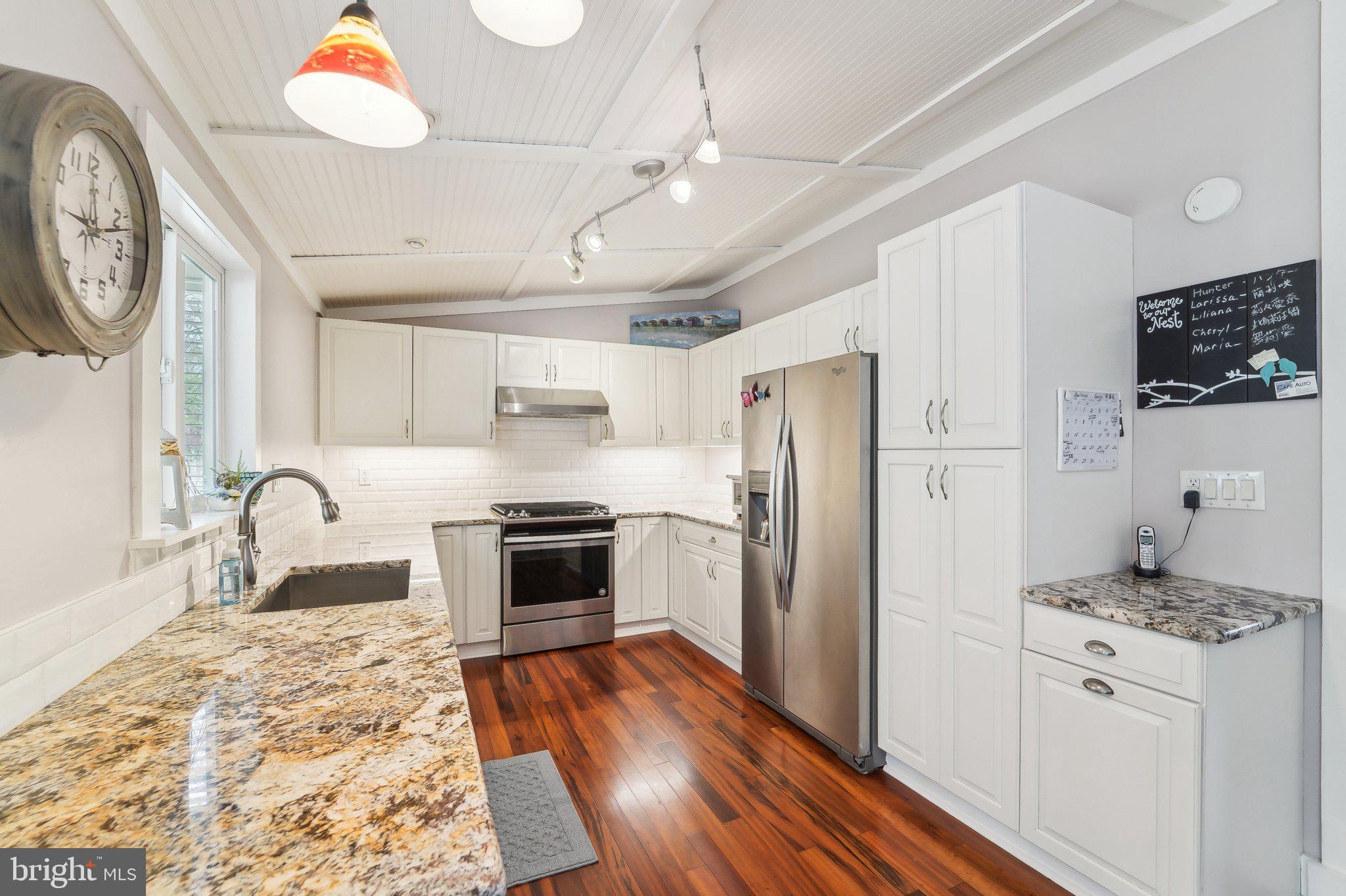 BAY HILLS - Residential