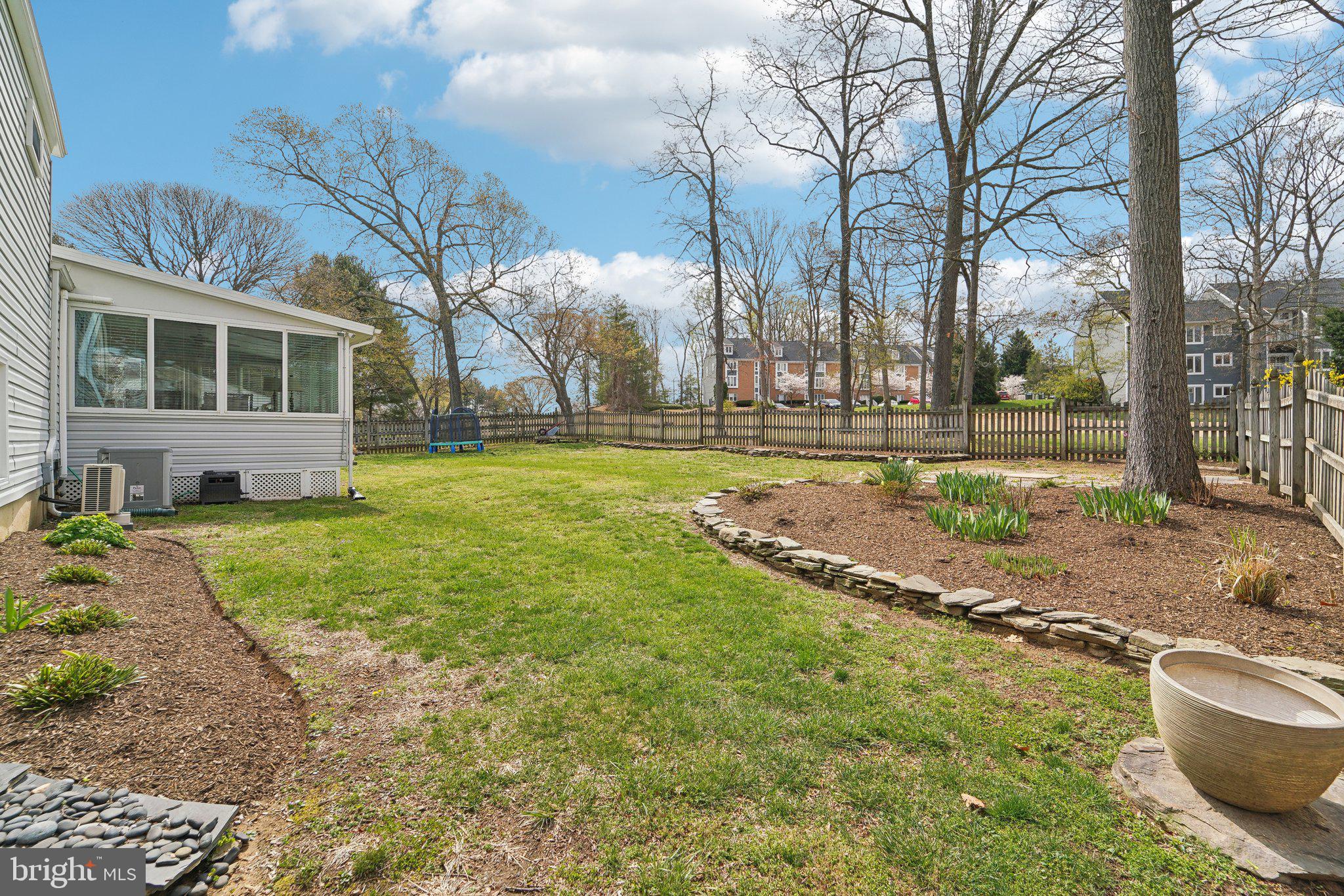 BAY HILLS - Residential