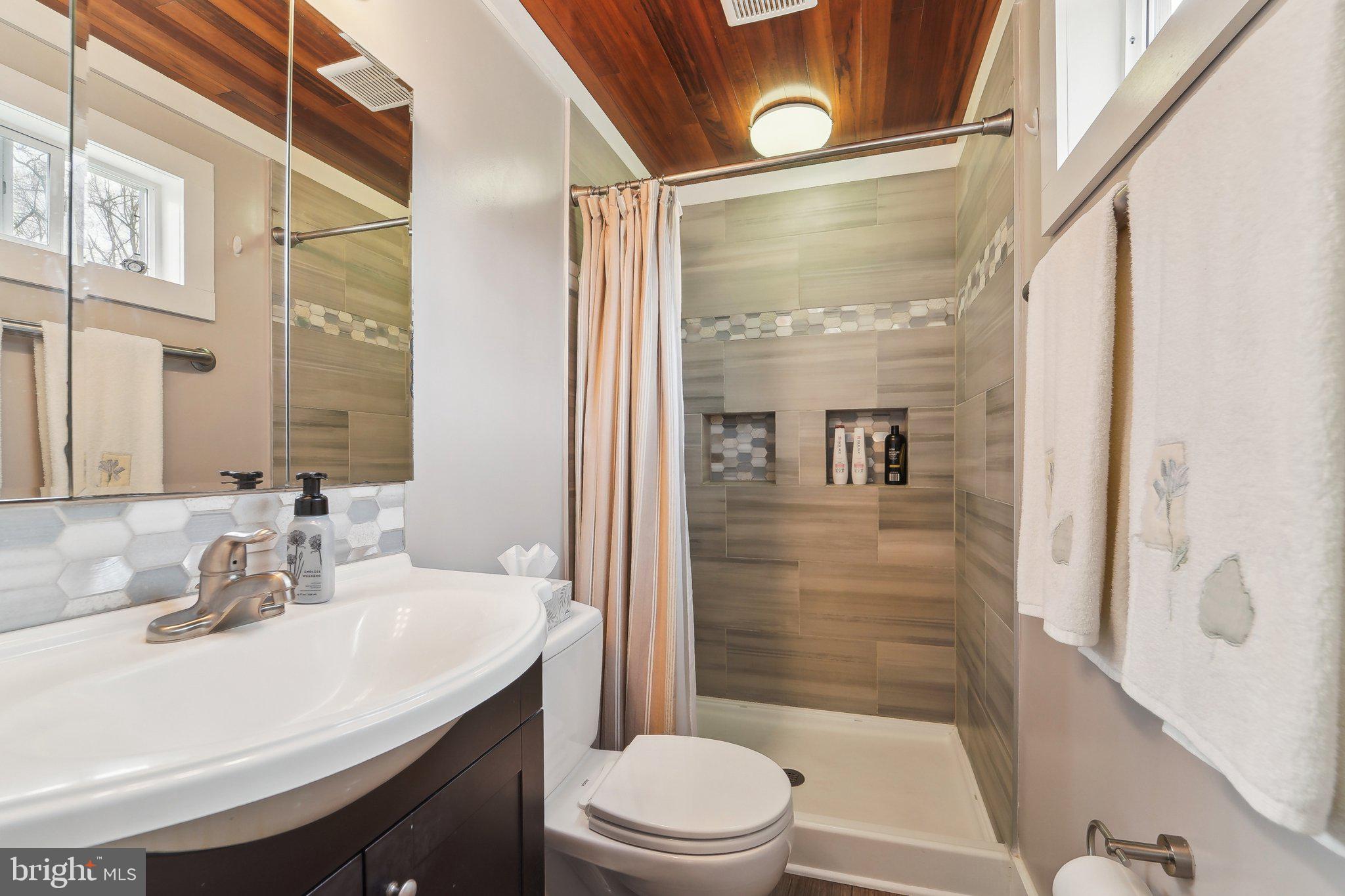 BAY HILLS - Residential