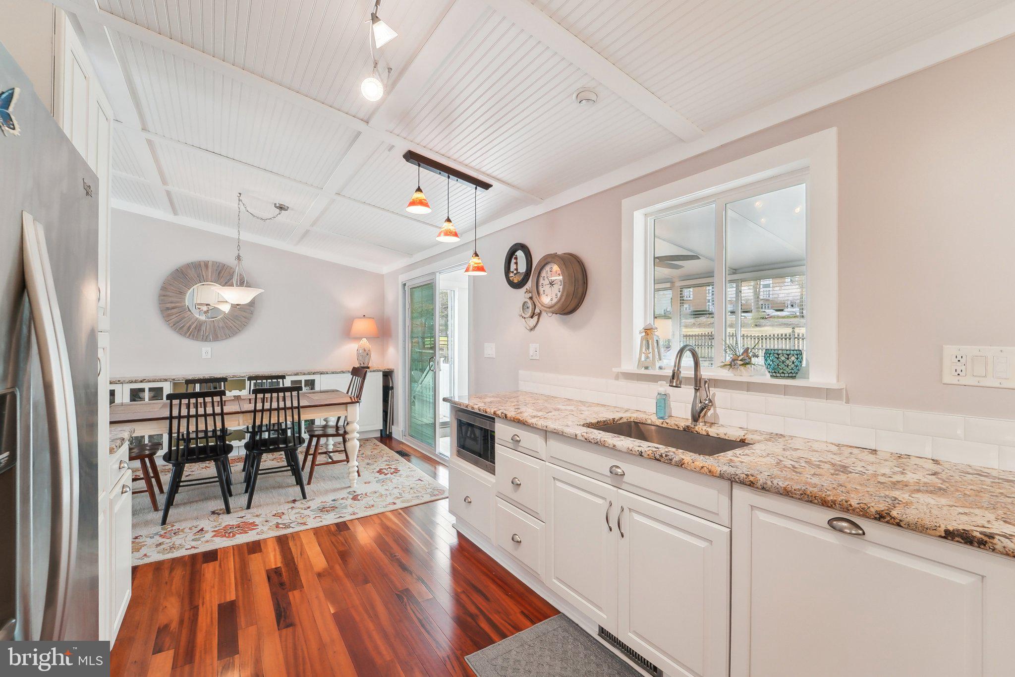 BAY HILLS - Residential