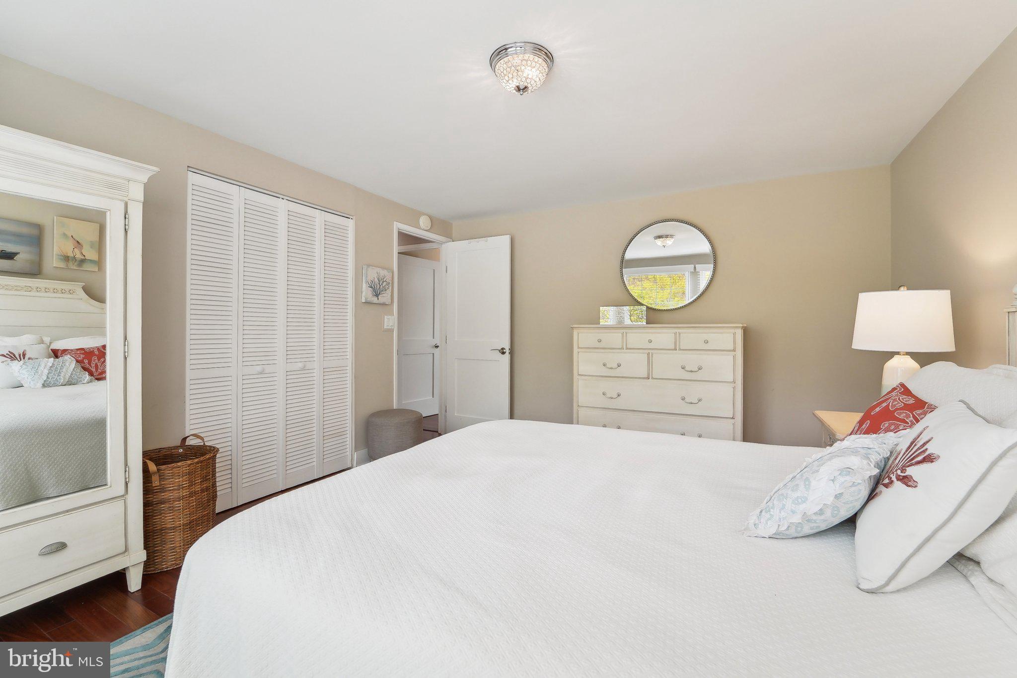 BAY HILLS - Residential