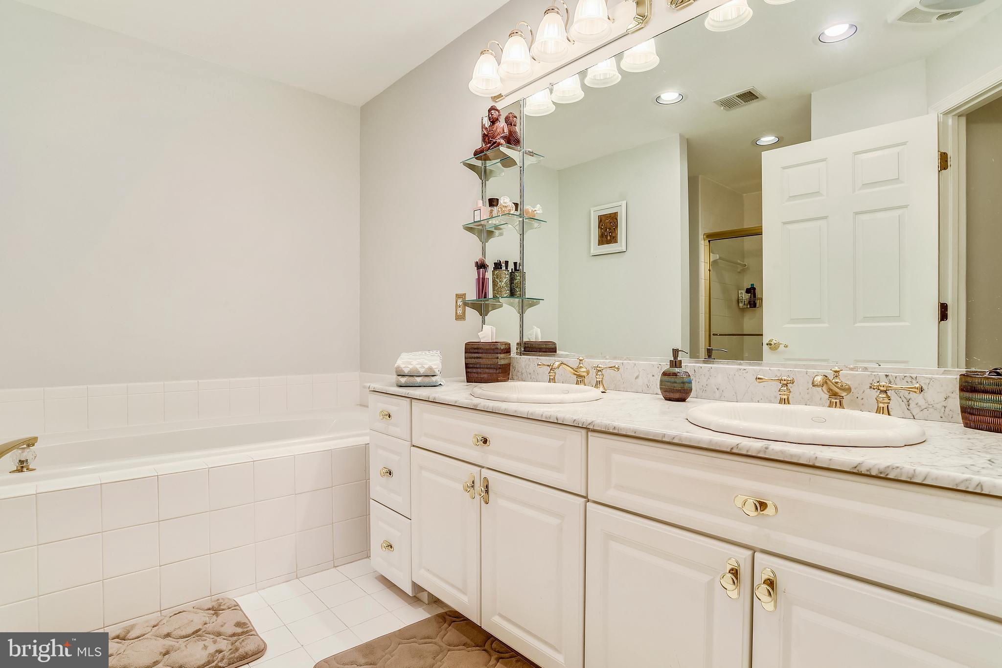 OCCOQUAN POINTE CONDO - Residential