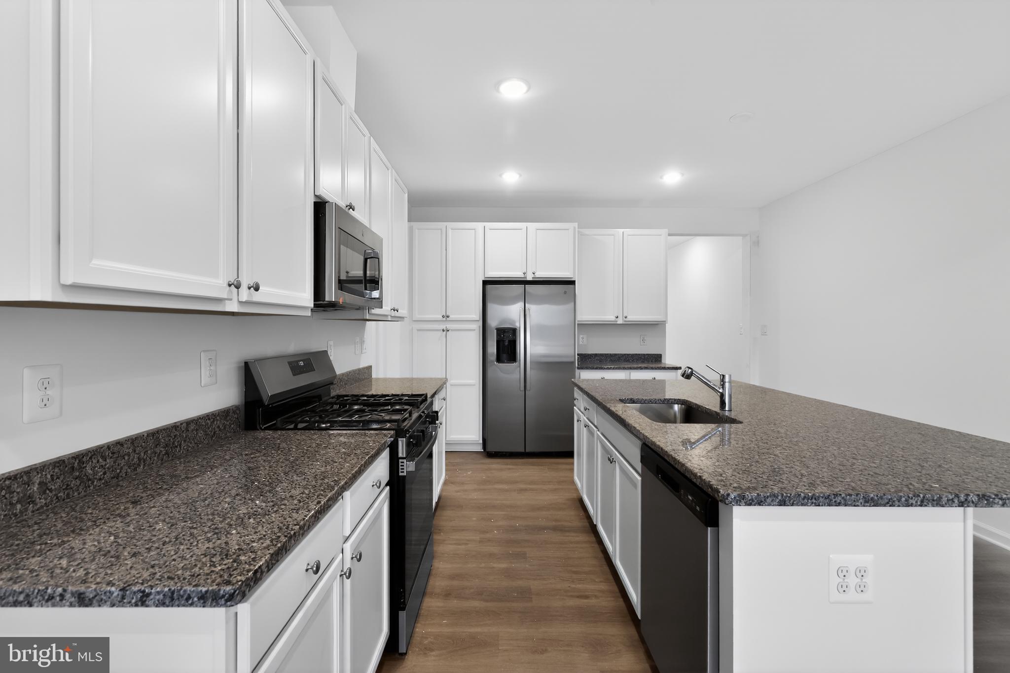 ADMIRAL'S LANDING - Residential