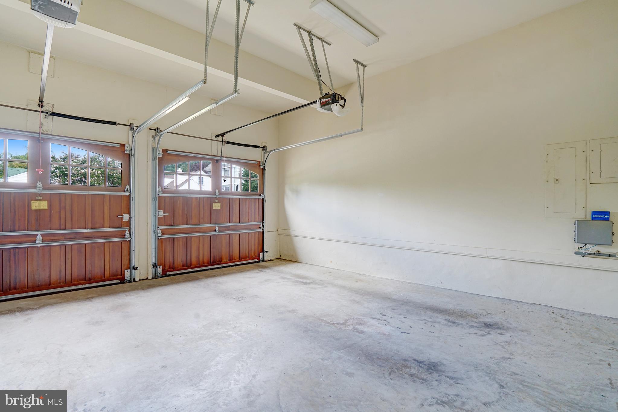 LYONHURST - Residential