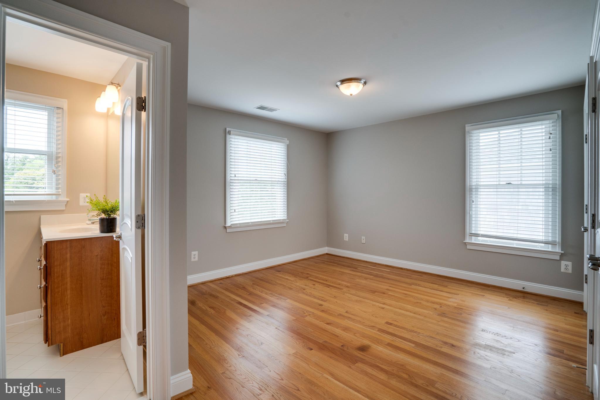 LYONHURST - Residential