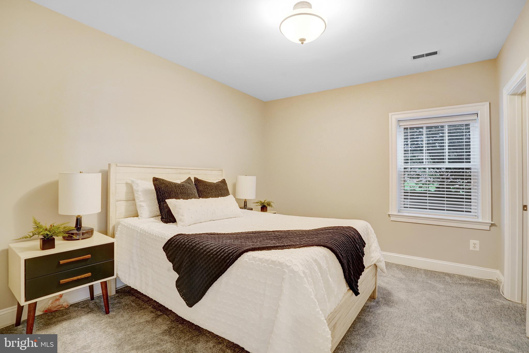 LYONHURST - Residential