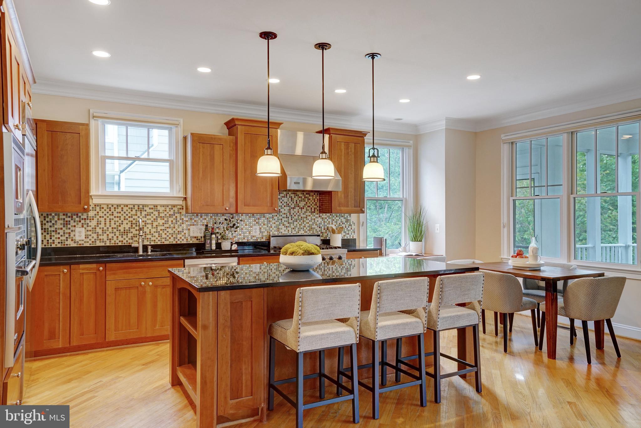 LYONHURST - Residential