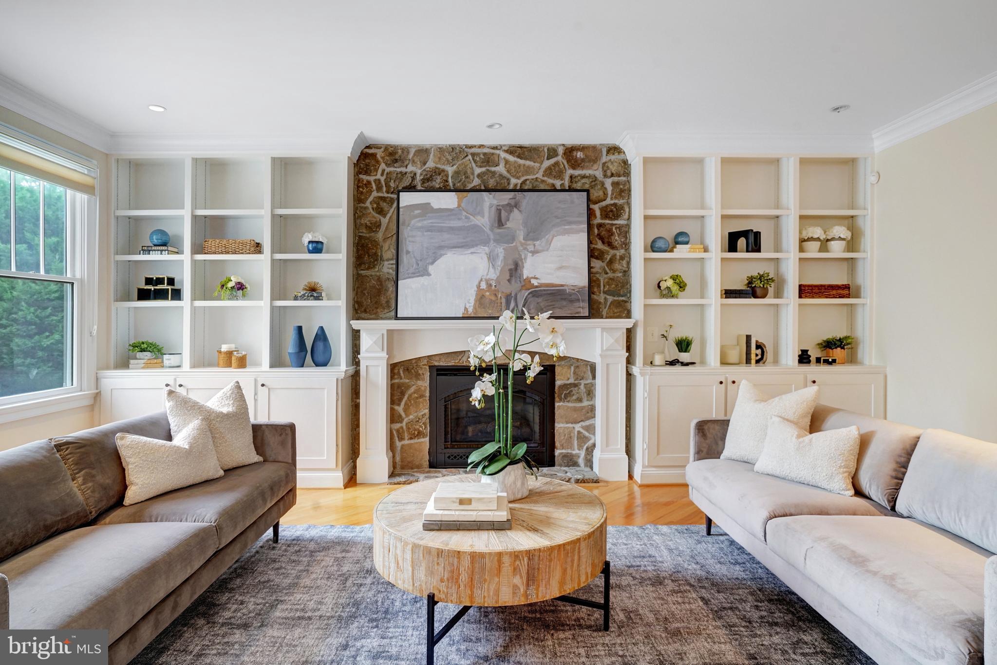 LYONHURST - Residential