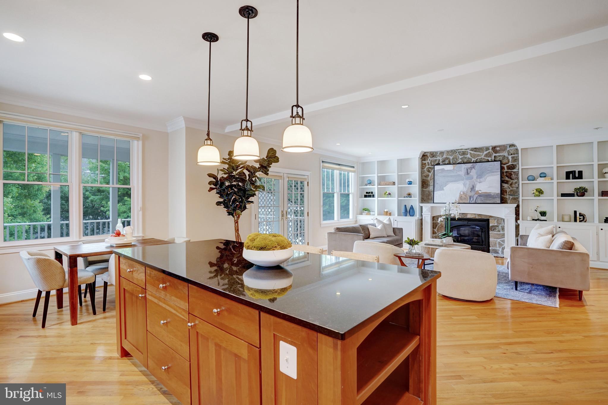 LYONHURST - Residential