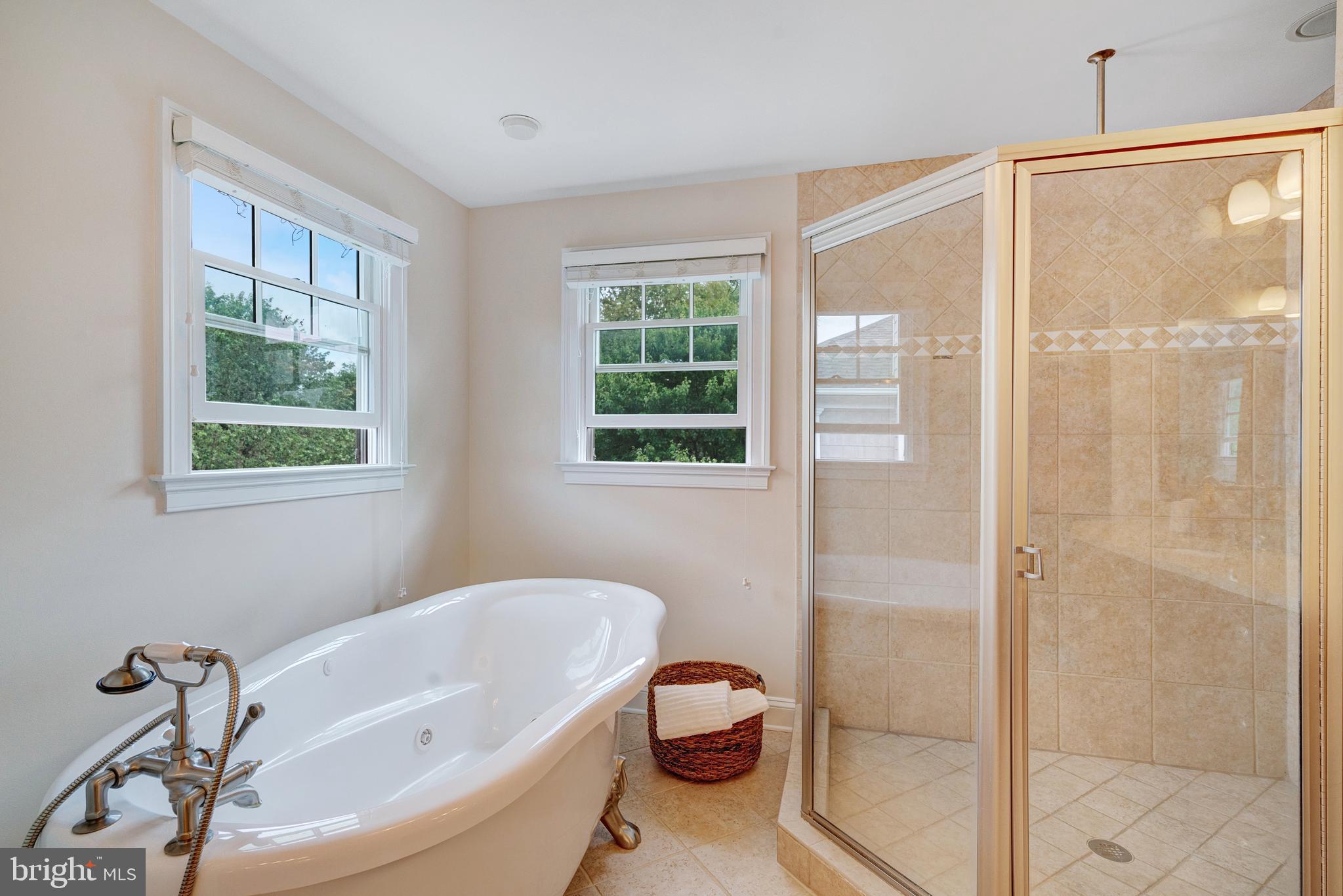 LYONHURST - Residential