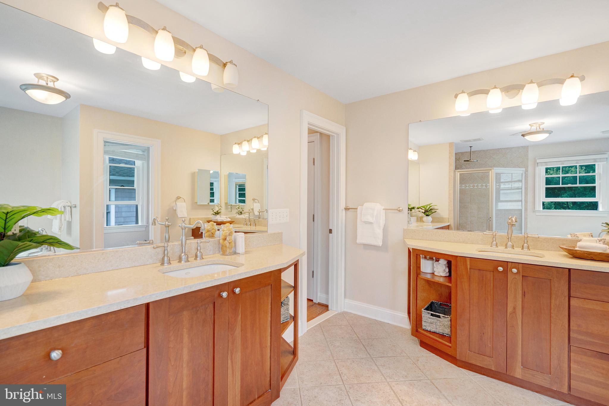 LYONHURST - Residential