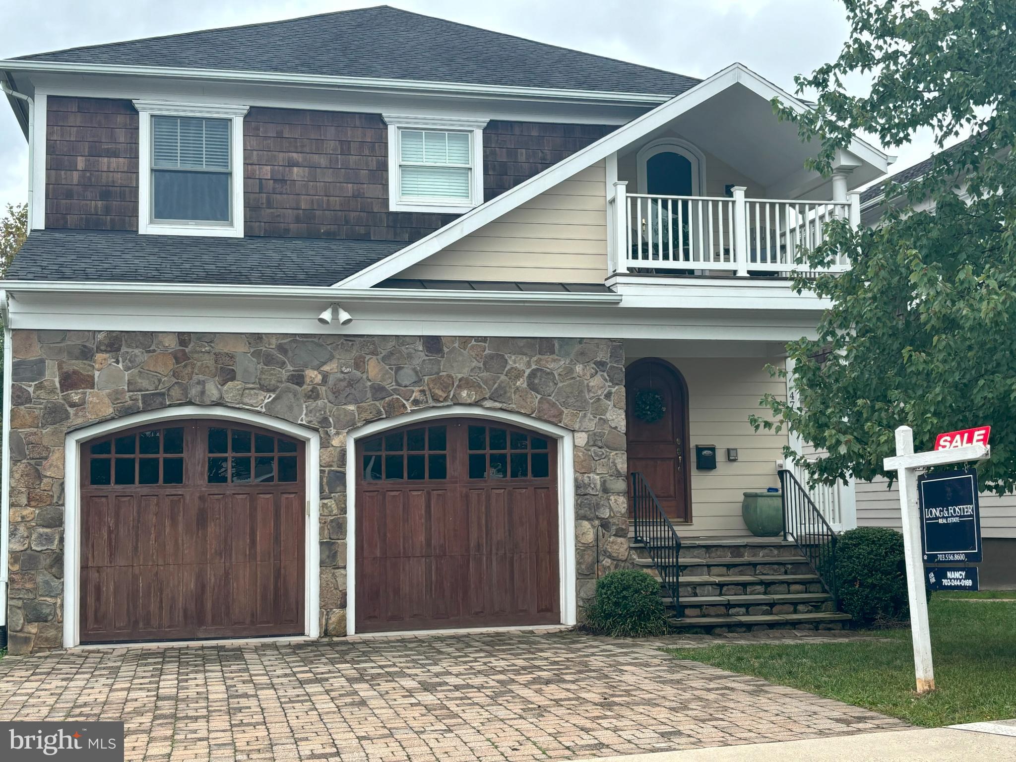 LYONHURST - Residential