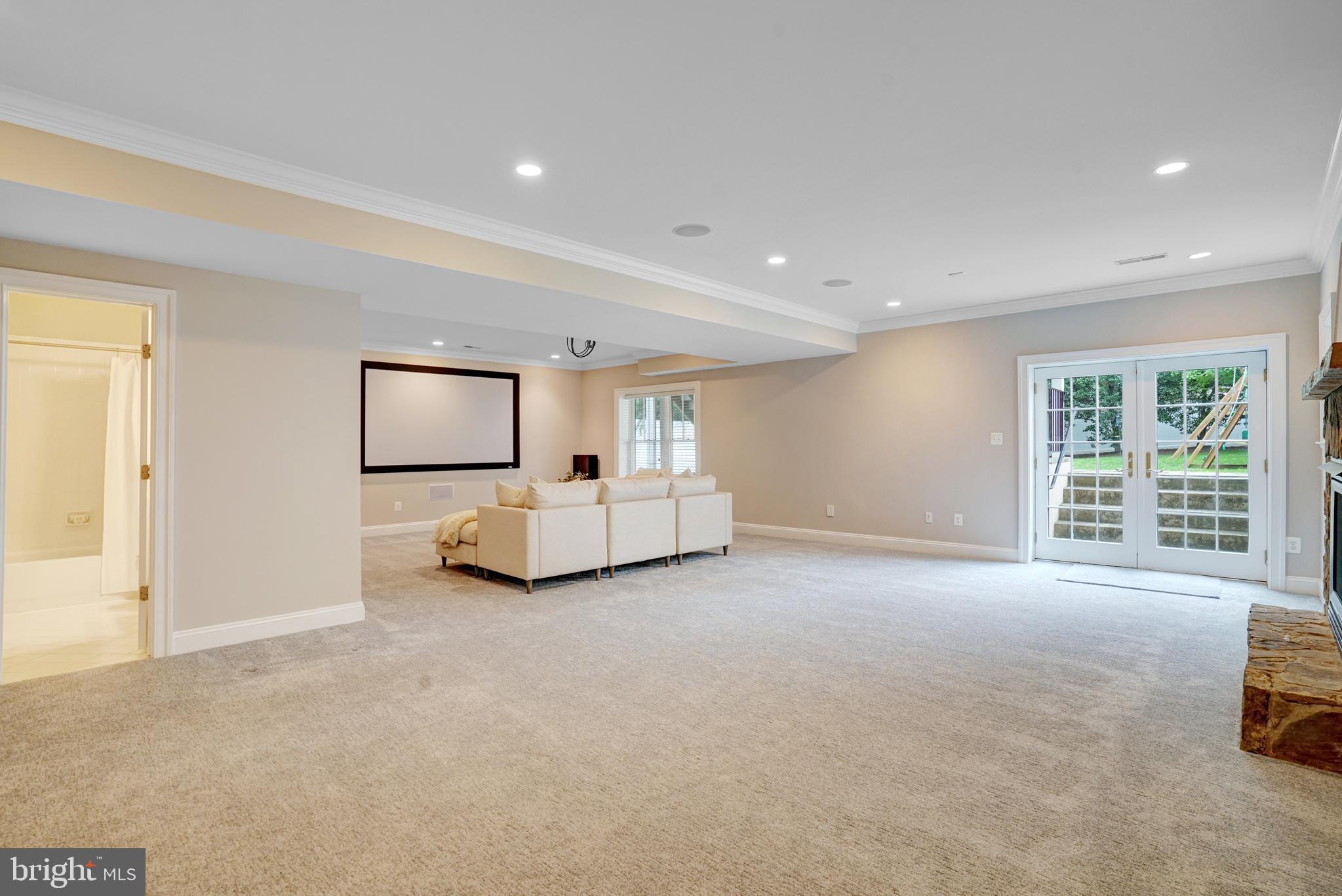 LYONHURST - Residential