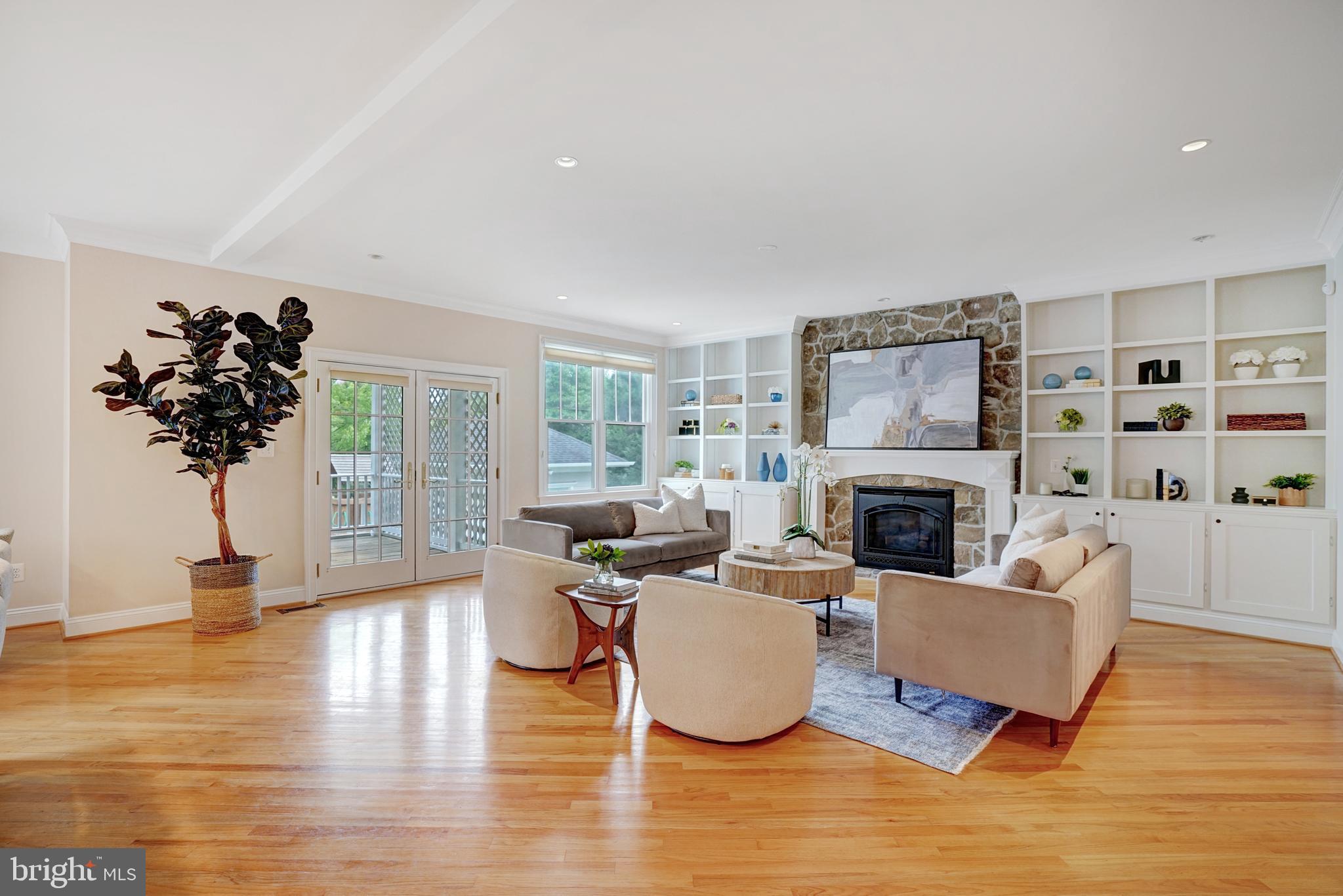 LYONHURST - Residential