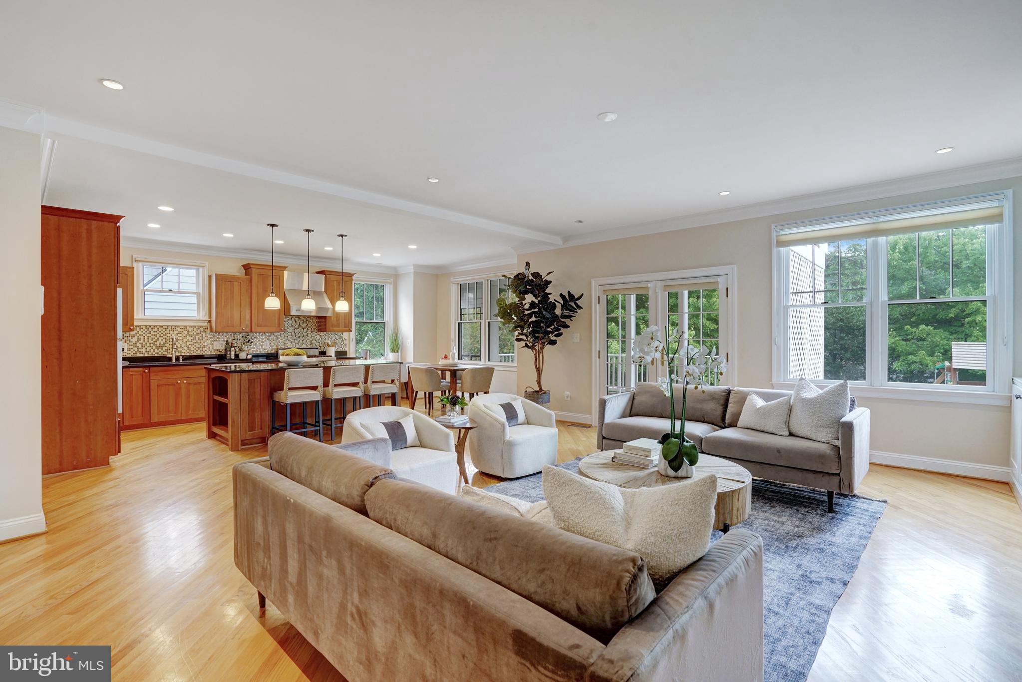 LYONHURST - Residential