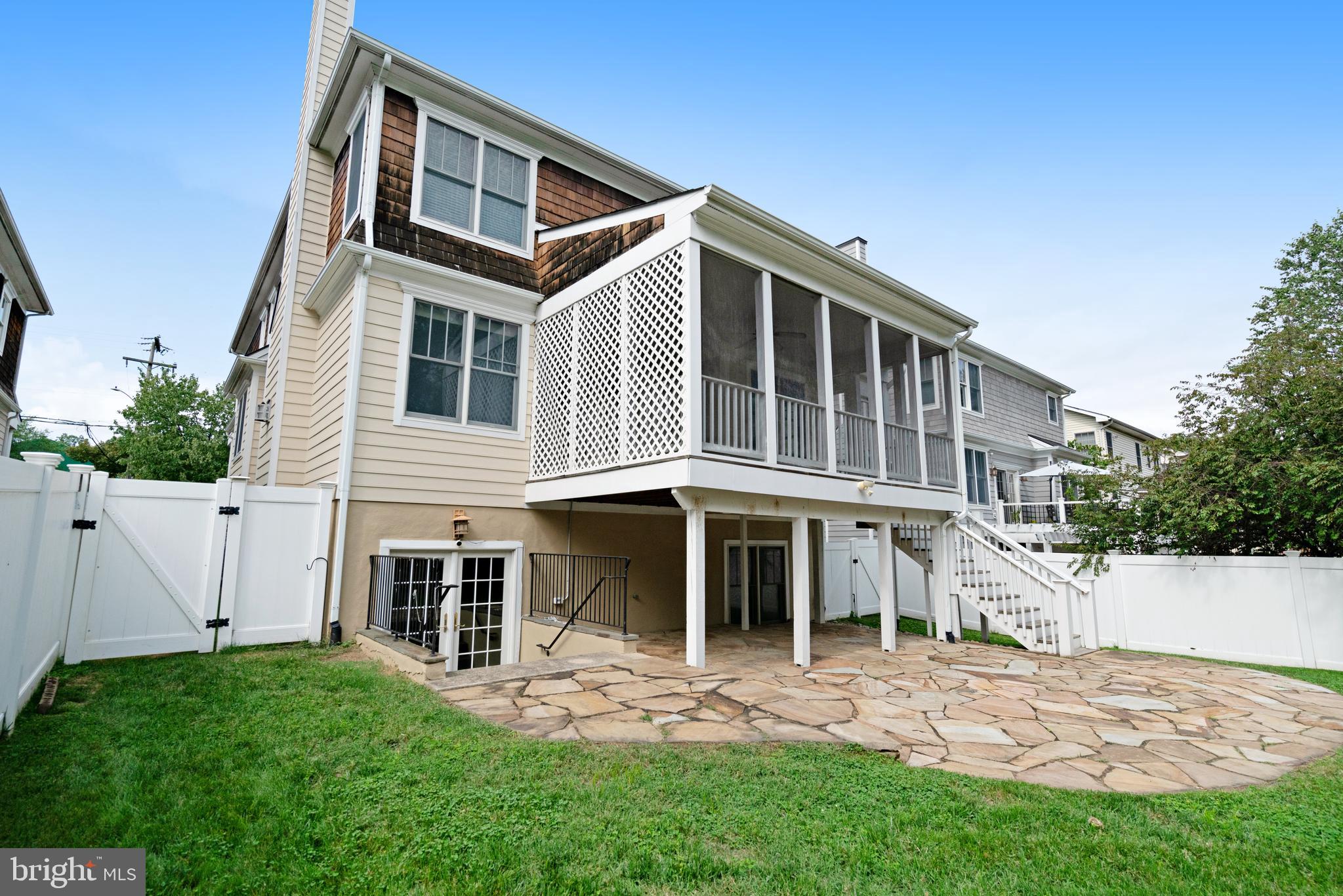 LYONHURST - Residential