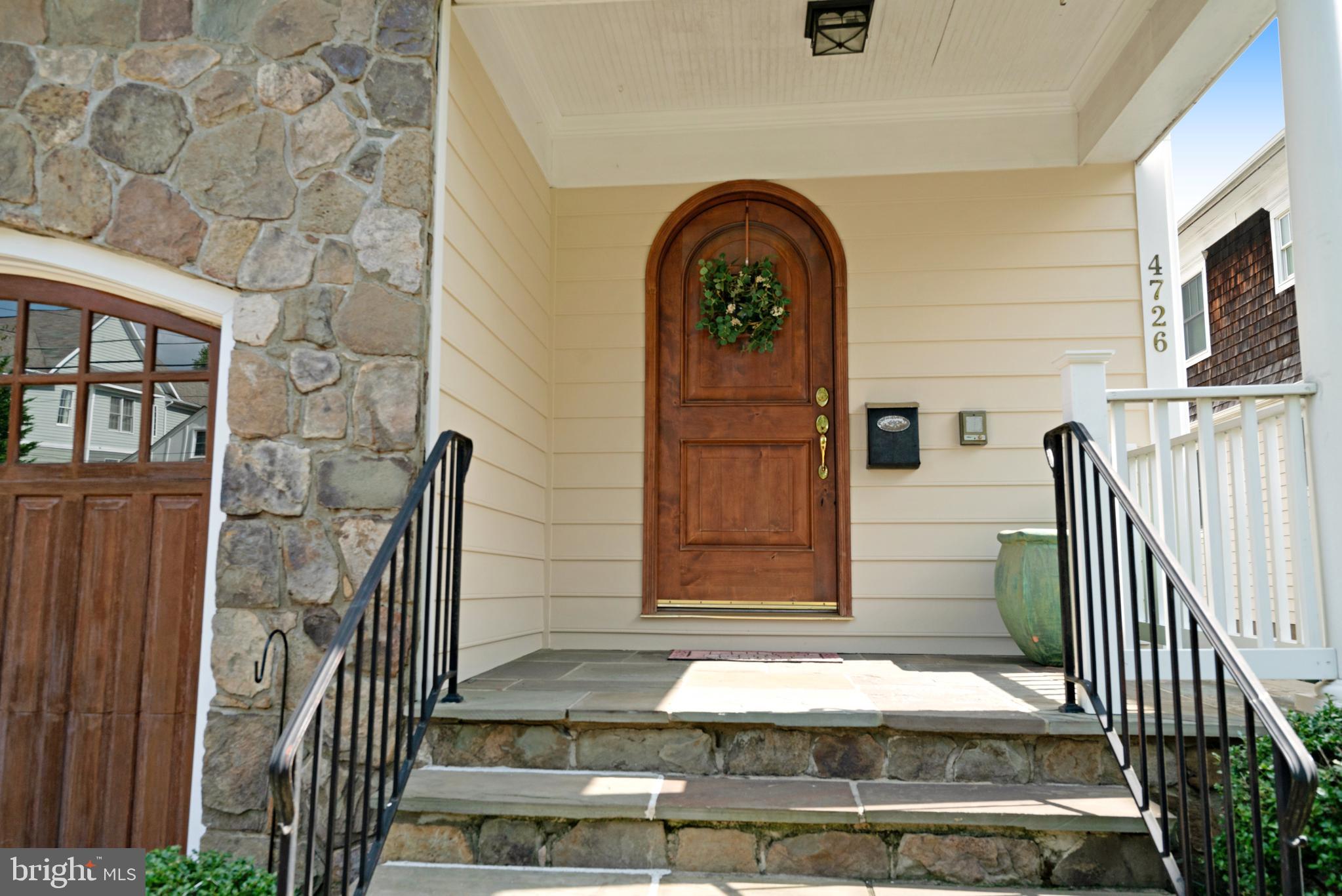 LYONHURST - Residential