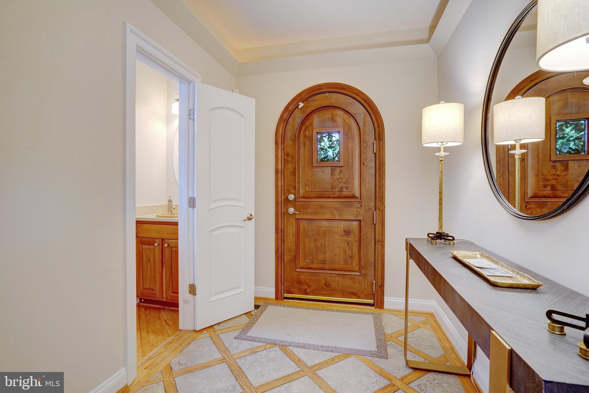 LYONHURST - Residential