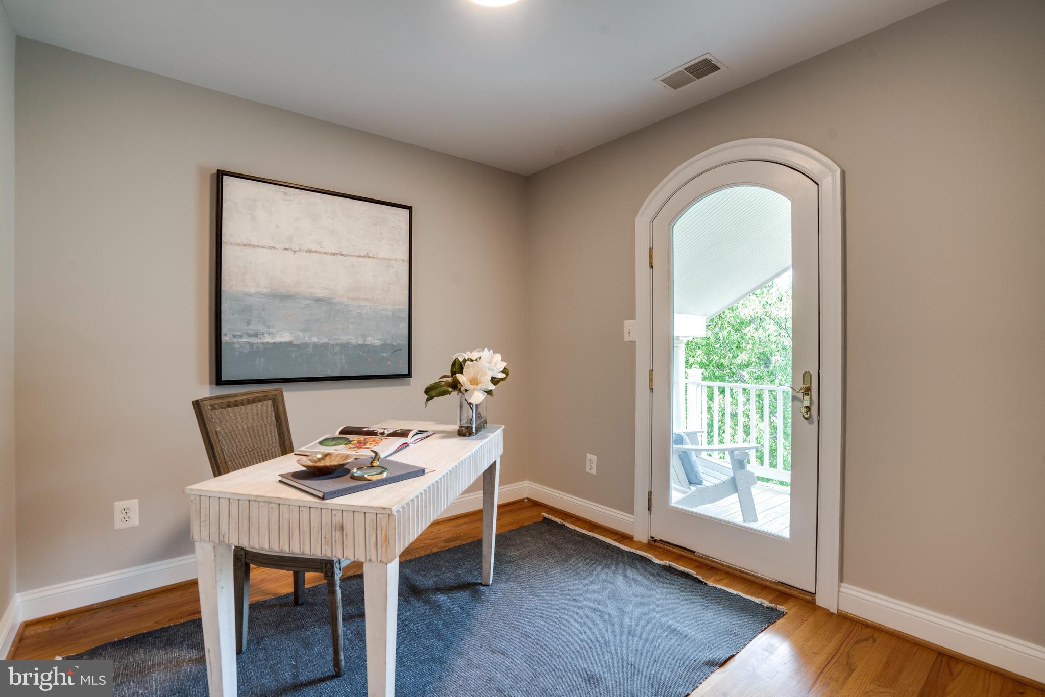 LYONHURST - Residential