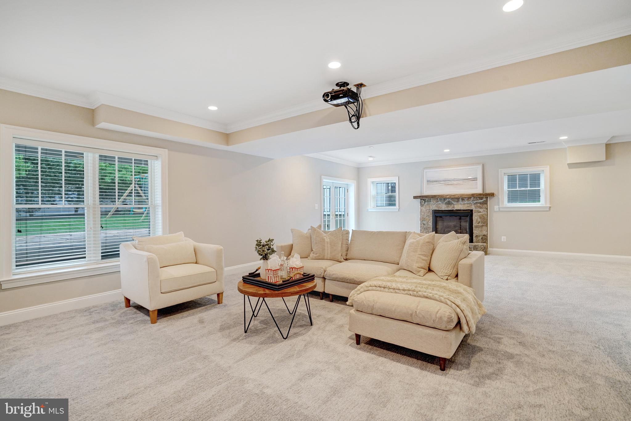 LYONHURST - Residential