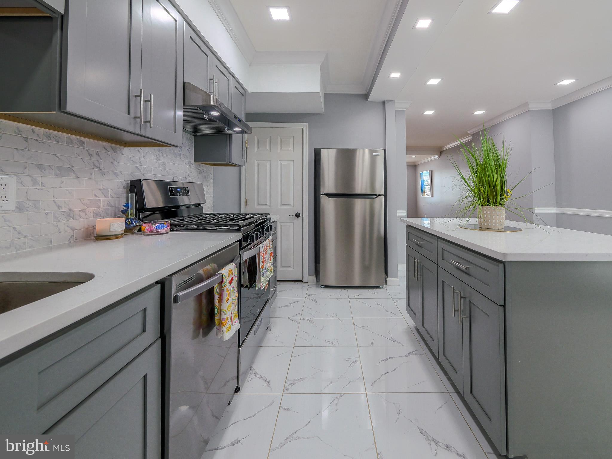 ELMWOOD PARK - Residential
