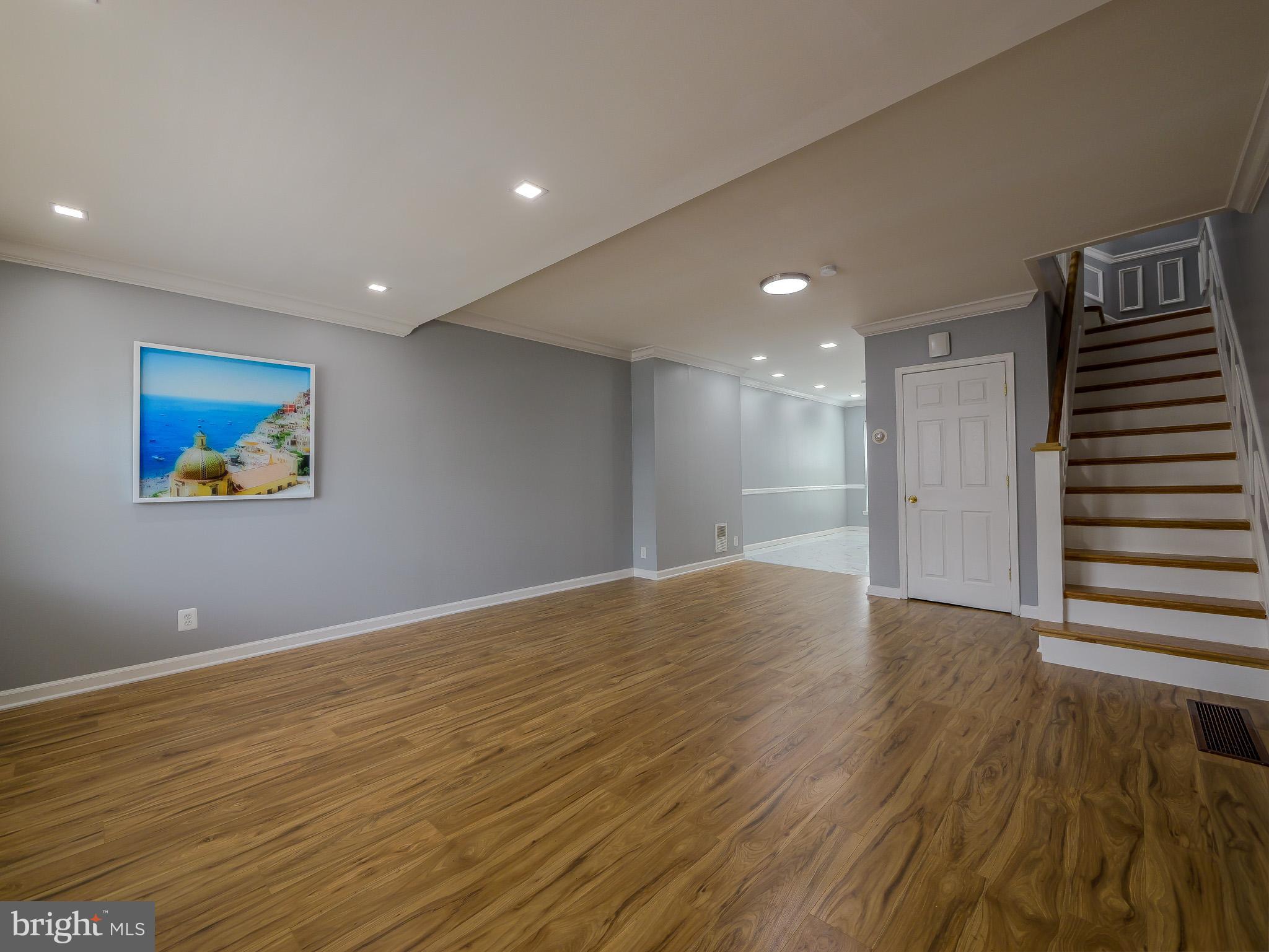 ELMWOOD PARK - Residential